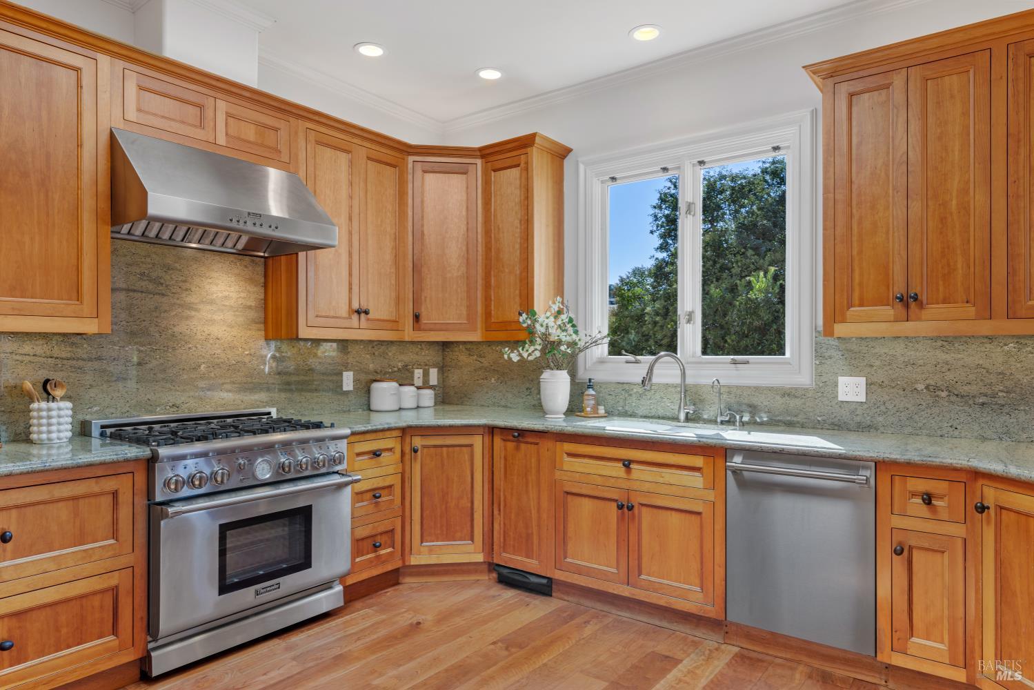 Detail Gallery Image 14 of 73 For 48 Ranch Rd, San Rafael,  CA 94903 - 4 Beds | 4/1 Baths