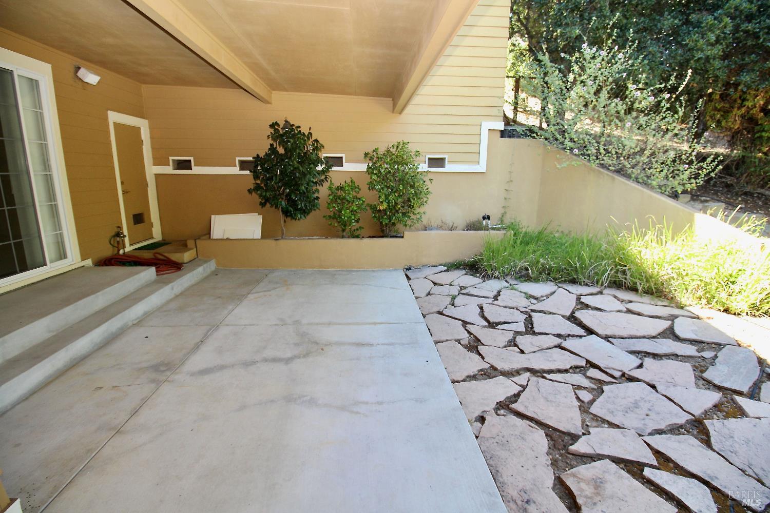 Detail Gallery Image 19 of 26 For 6 Leona Dr, San Rafael,  CA 94903 - 5 Beds | 3/1 Baths