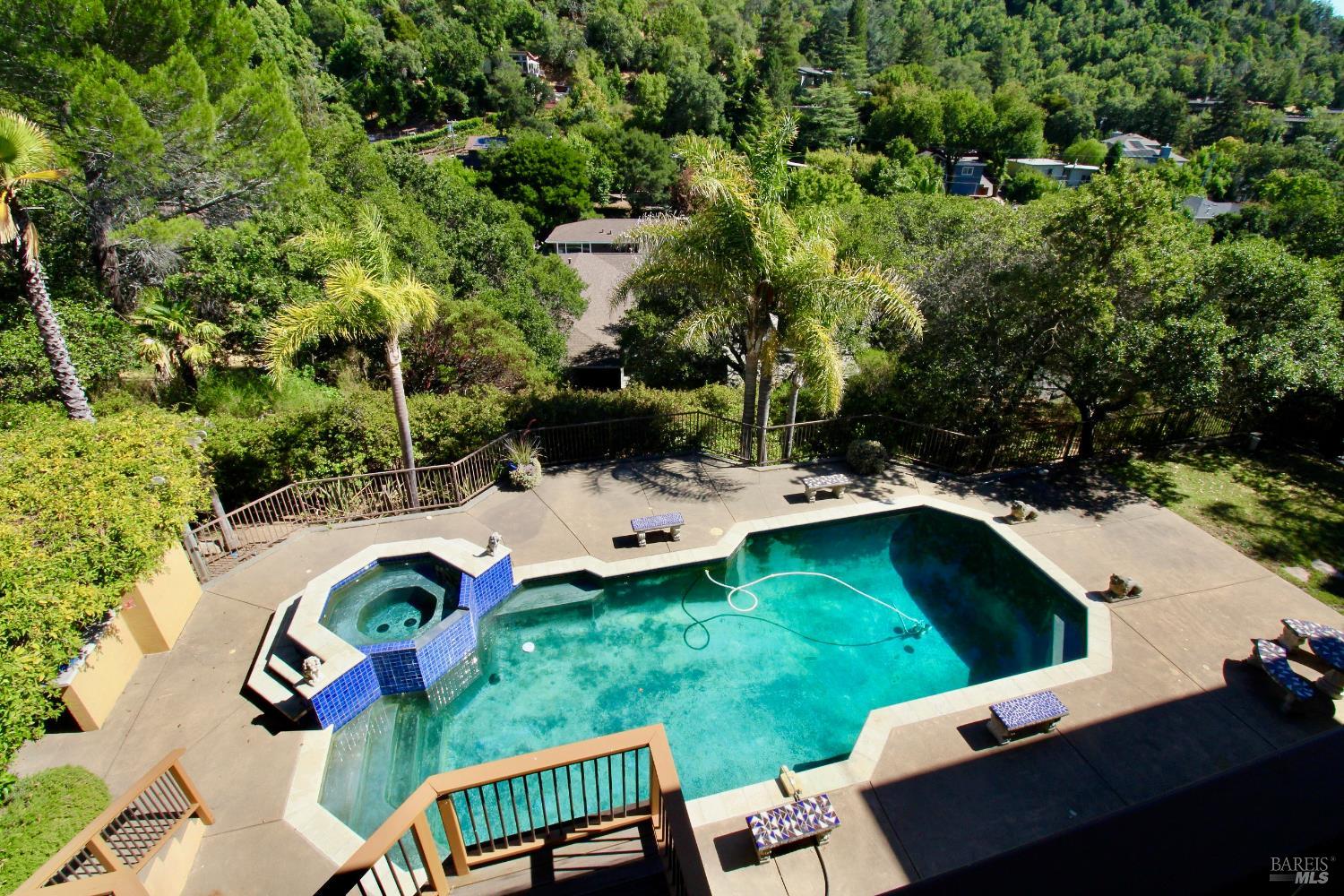 Detail Gallery Image 25 of 26 For 6 Leona Dr, San Rafael,  CA 94903 - 5 Beds | 3/1 Baths