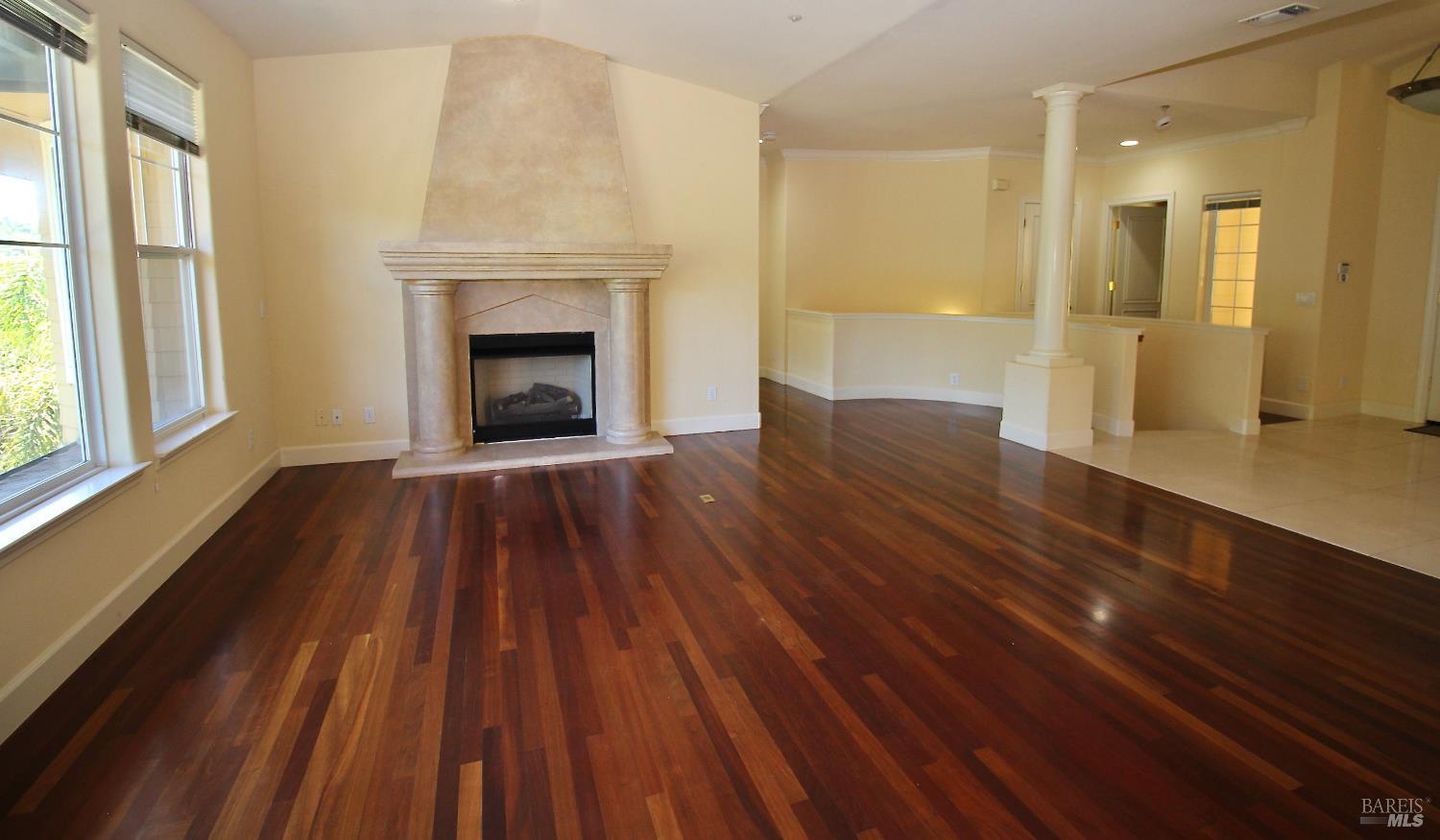 Detail Gallery Image 5 of 26 For 6 Leona Dr, San Rafael,  CA 94903 - 5 Beds | 3/1 Baths
