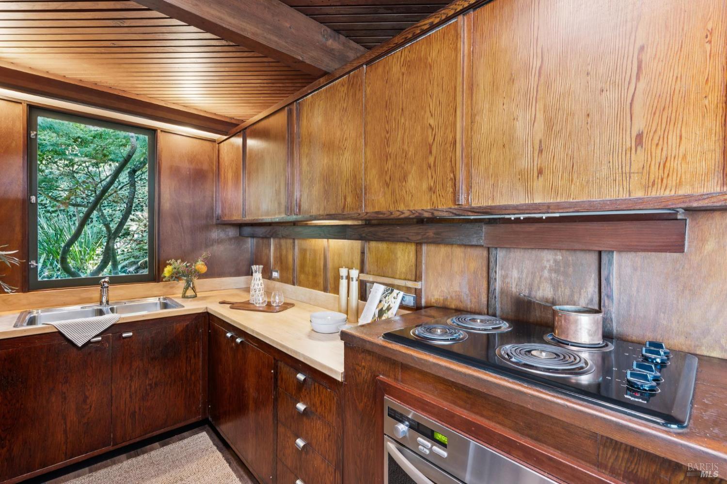Detail Gallery Image 12 of 31 For 290 Currey Ln, Sausalito,  CA 94965 - 2 Beds | 1 Baths