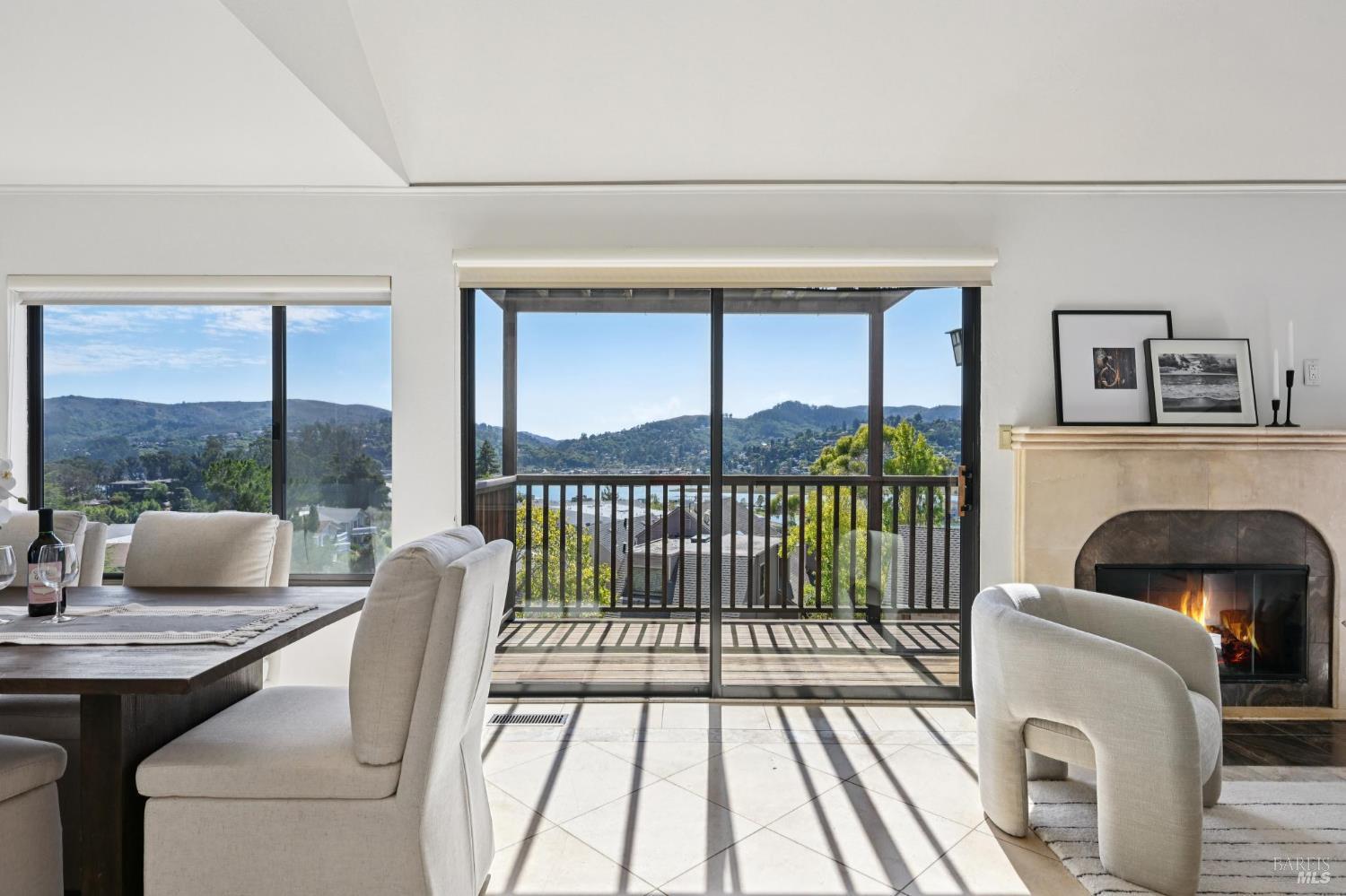 Detail Gallery Image 8 of 44 For 4 Milland Ct, Mill Valley,  CA 94941 - 3 Beds | 2/1 Baths