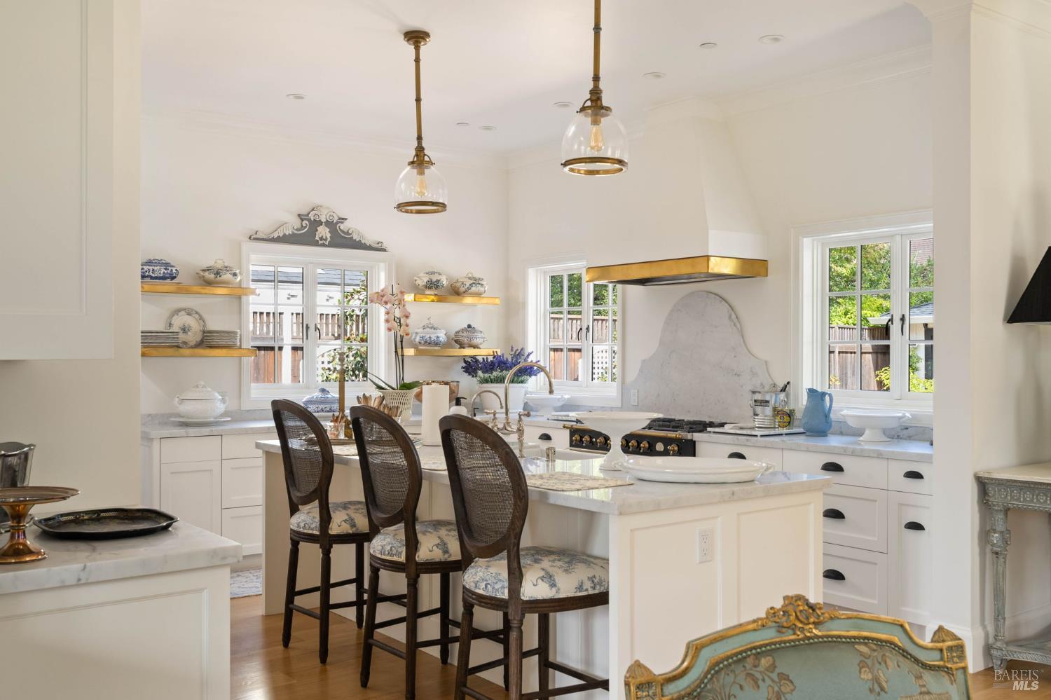Detail Gallery Image 13 of 51 For 853 D St, Petaluma,  CA 94952 - 3 Beds | 2/1 Baths