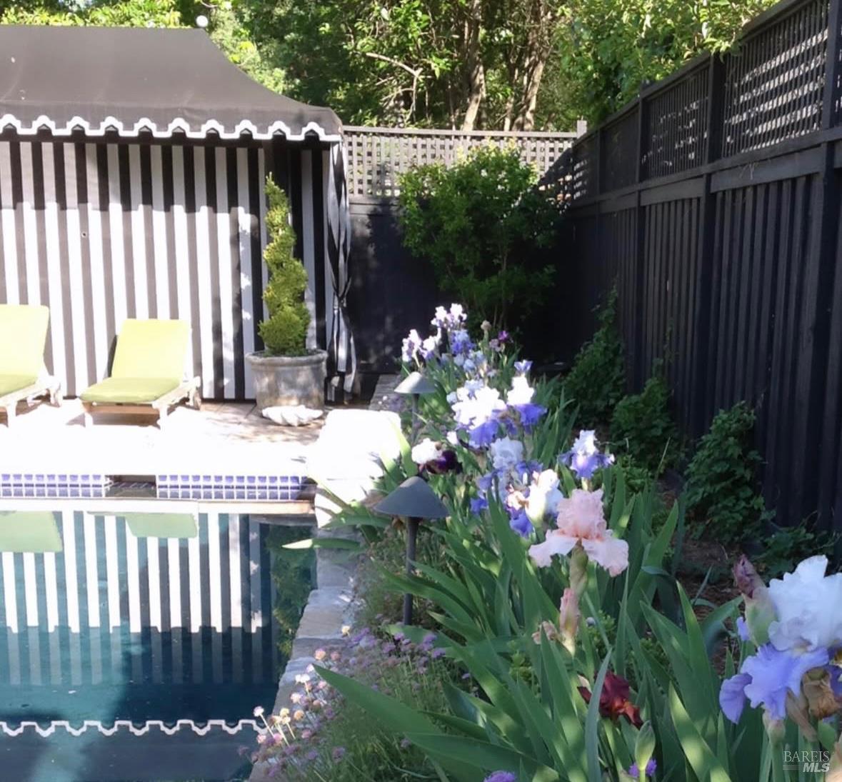 Detail Gallery Image 3 of 6 For 1818 Spring Mountain Ct, Saint Helena,  CA 94574 - 3 Beds | 2 Baths