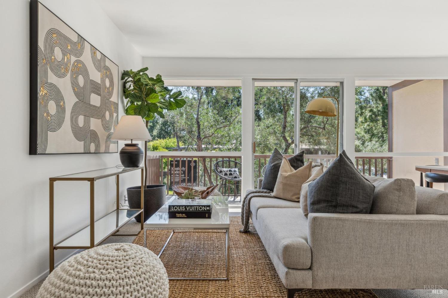 Detail Gallery Image 3 of 42 For 952 Lea Dr, San Rafael,  CA 94903 - 1 Beds | 1 Baths