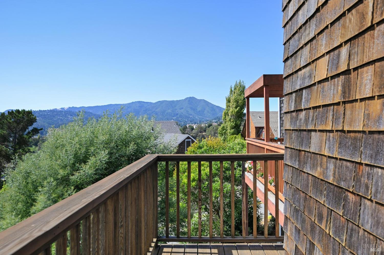 Detail Gallery Image 16 of 44 For 4 Milland Ct, Mill Valley,  CA 94941 - 3 Beds | 2/1 Baths