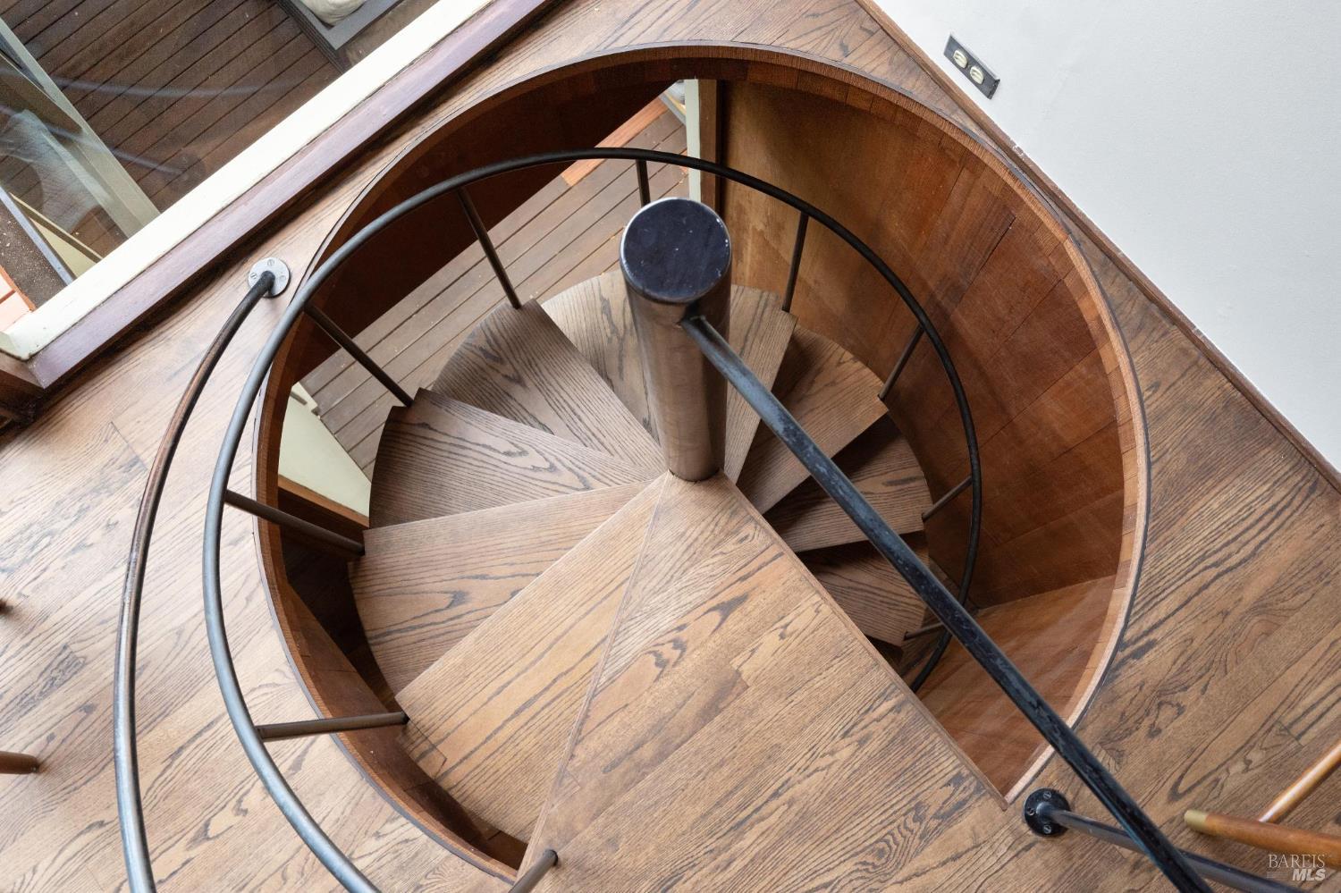 Detail Gallery Image 22 of 31 For 290 Currey Ln, Sausalito,  CA 94965 - 2 Beds | 1 Baths