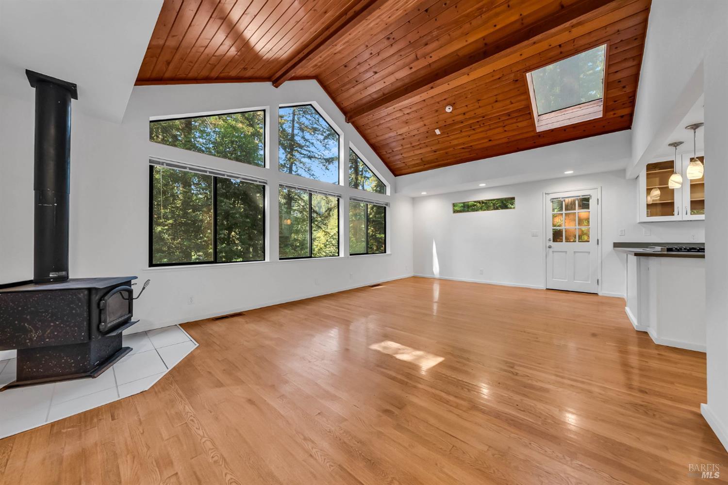 Detail Gallery Image 5 of 61 For 10864 Ogburn Ln, Forestville,  CA 95436 - 2 Beds | 3 Baths