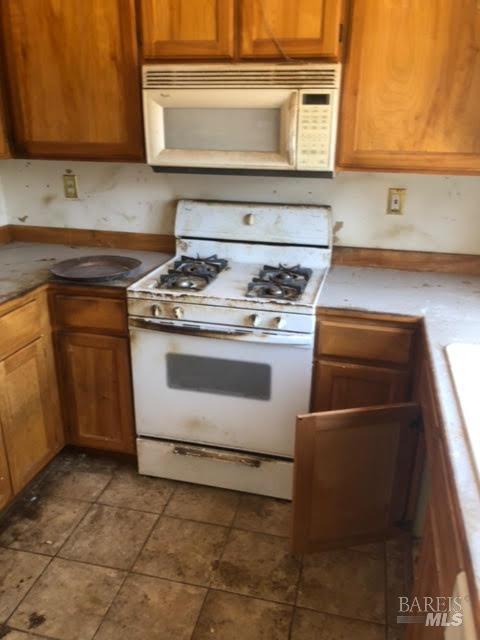 Detail Gallery Image 4 of 8 For 1740 Cork Tree Ln, Santa Rosa,  CA 95404 - 3 Beds | 2/1 Baths