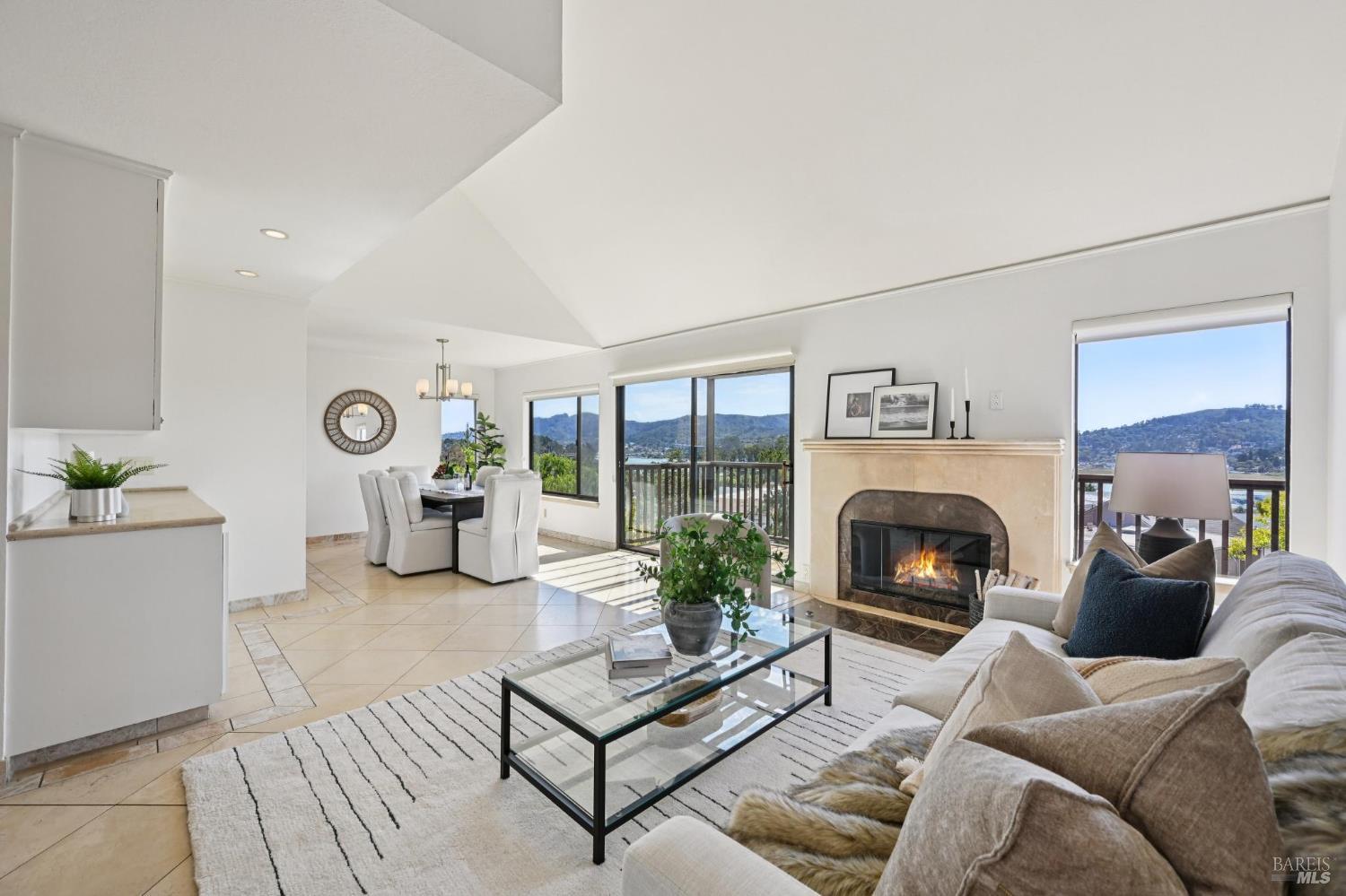 Detail Gallery Image 5 of 44 For 4 Milland Ct, Mill Valley,  CA 94941 - 3 Beds | 2/1 Baths