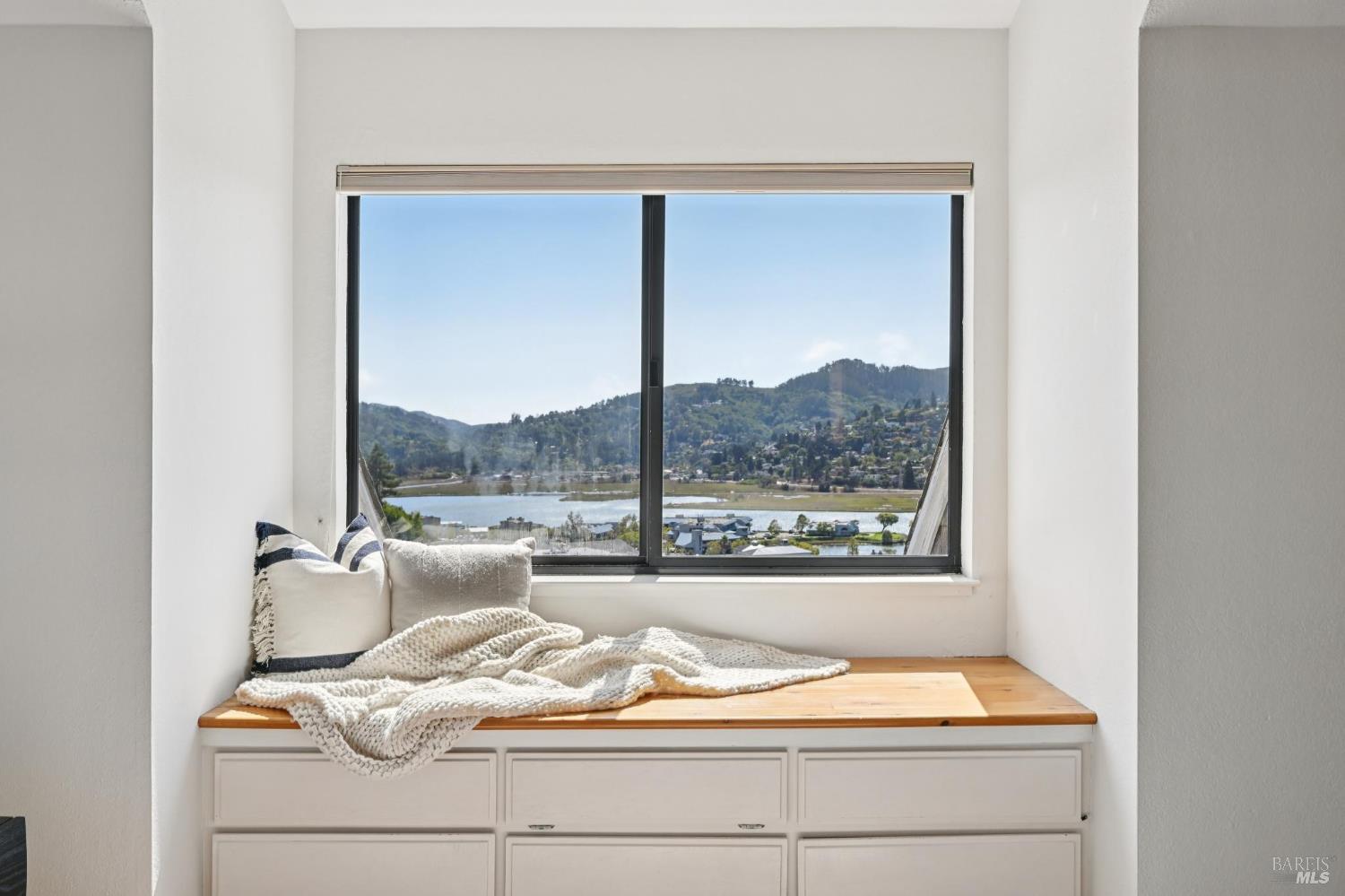 Detail Gallery Image 26 of 44 For 4 Milland Ct, Mill Valley,  CA 94941 - 3 Beds | 2/1 Baths