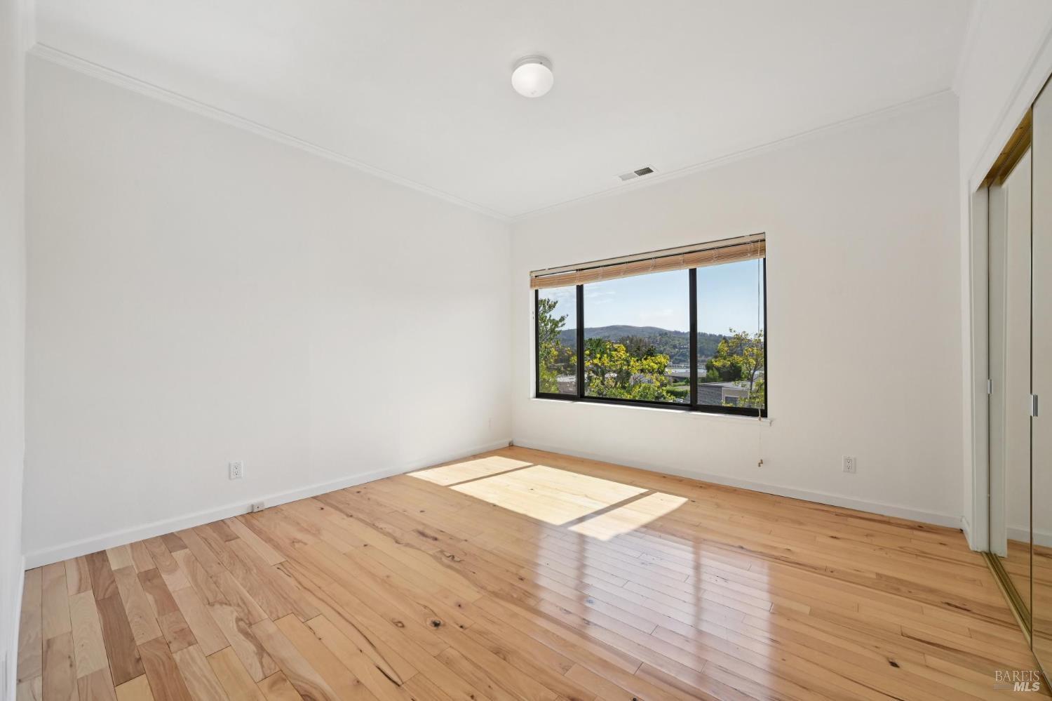 Detail Gallery Image 36 of 44 For 4 Milland Ct, Mill Valley,  CA 94941 - 3 Beds | 2/1 Baths