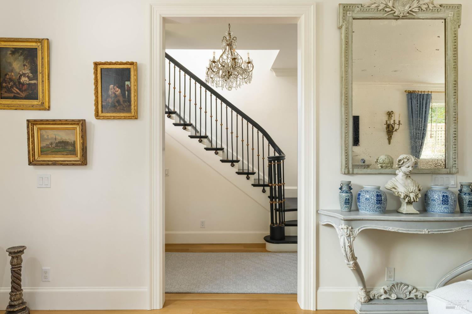 Detail Gallery Image 4 of 51 For 853 D St, Petaluma,  CA 94952 - 3 Beds | 2/1 Baths