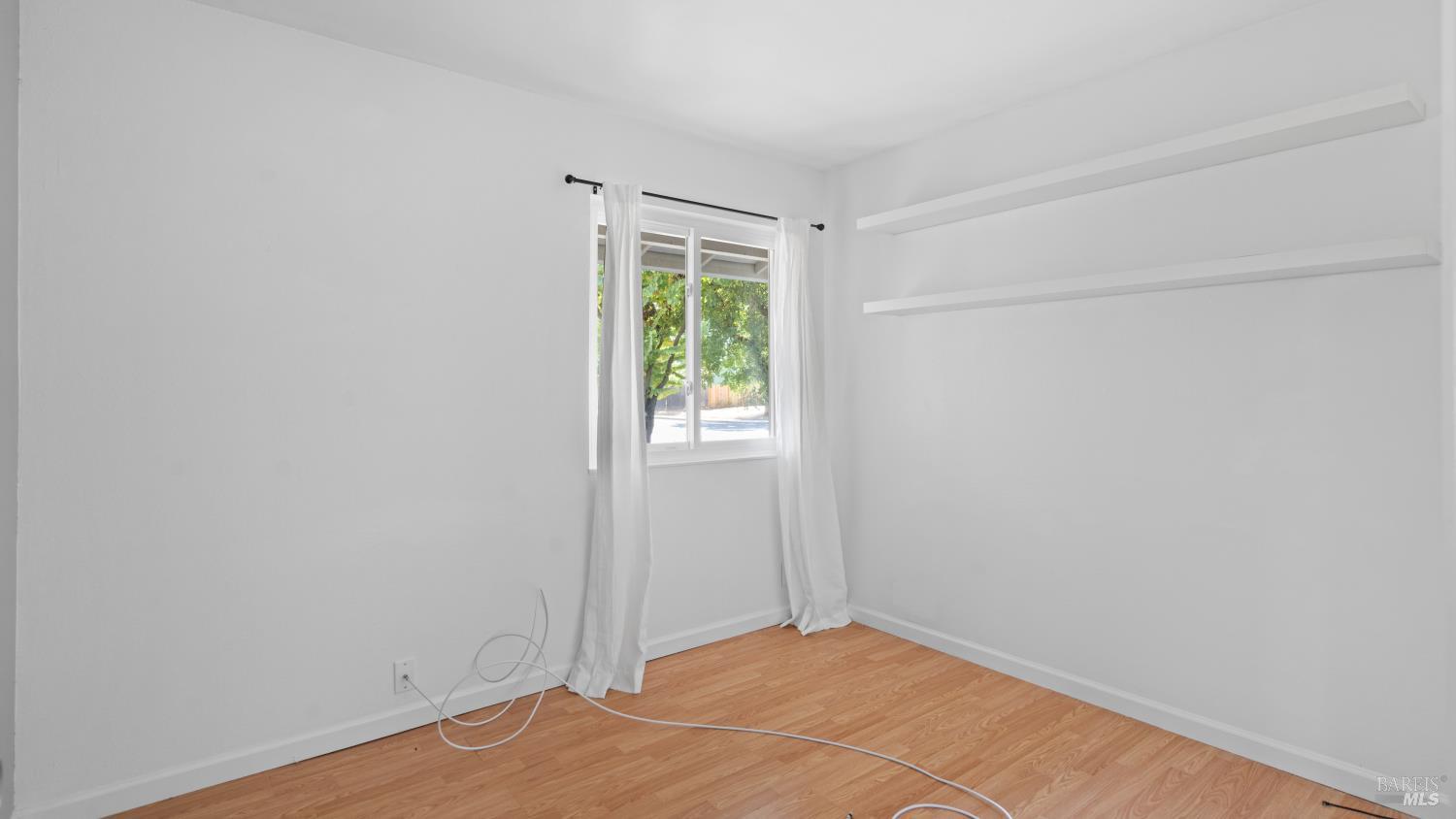 Detail Gallery Image 16 of 36 For 720 E Creekside Cir, Dixon,  CA 95620 - 4 Beds | 2 Baths