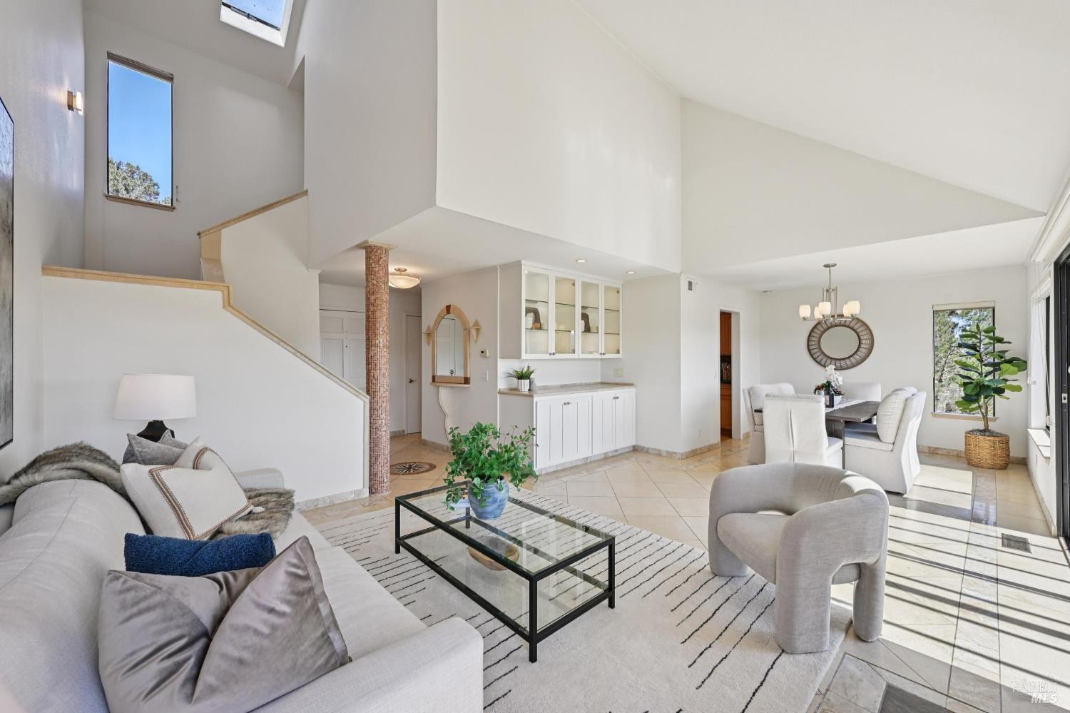 Detail Gallery Image 9 of 44 For 4 Milland Ct, Mill Valley,  CA 94941 - 3 Beds | 2/1 Baths