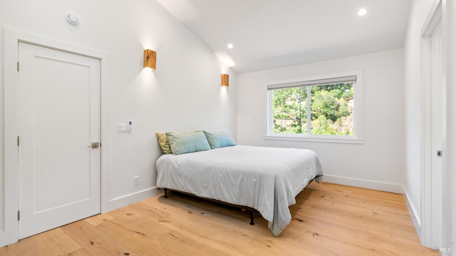 Detail Gallery Image 16 of 64 For 20 Corona Ave, Lagunitas,  CA 94938 - 2 Beds | 2 Baths