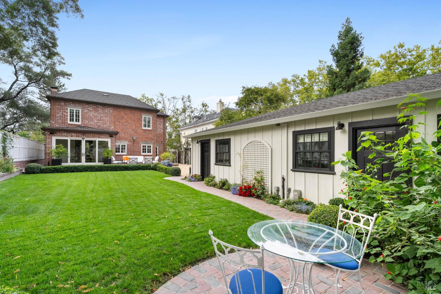 Detail Gallery Image 40 of 51 For 853 D St, Petaluma,  CA 94952 - 3 Beds | 2/1 Baths