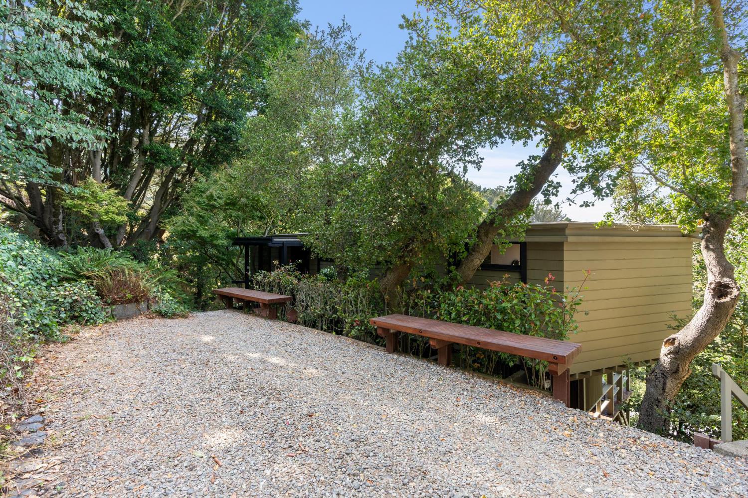Detail Gallery Image 2 of 31 For 290 Currey Ln, Sausalito,  CA 94965 - 2 Beds | 1 Baths