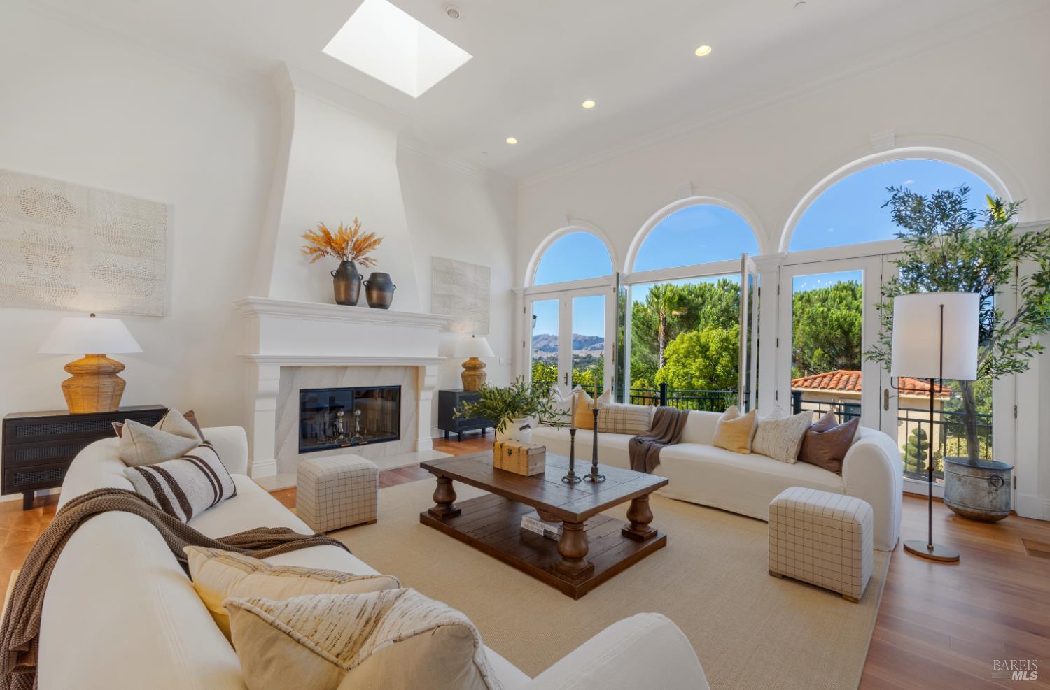 Detail Gallery Image 8 of 73 For 48 Ranch Rd, San Rafael,  CA 94903 - 4 Beds | 4/1 Baths