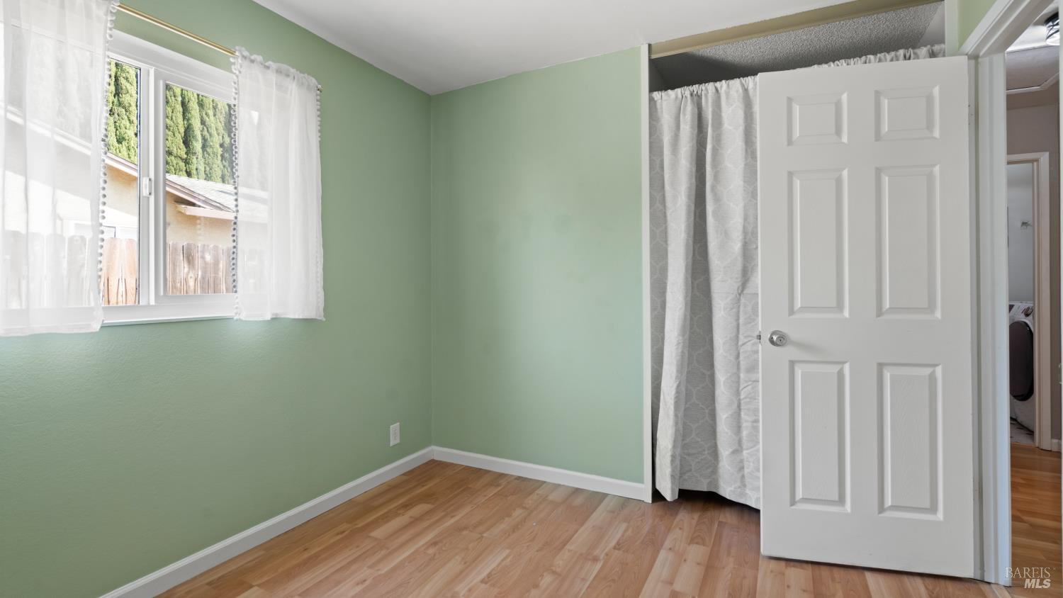 Detail Gallery Image 22 of 36 For 720 E Creekside Cir, Dixon,  CA 95620 - 4 Beds | 2 Baths