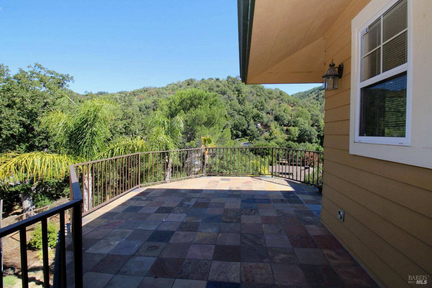 Detail Gallery Image 23 of 26 For 6 Leona Dr, San Rafael,  CA 94903 - 5 Beds | 3/1 Baths