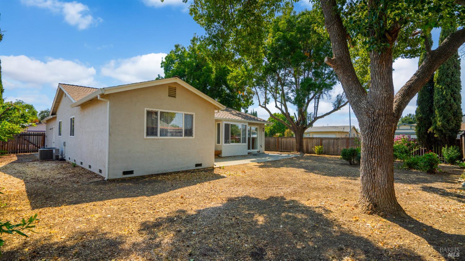 Detail Gallery Image 32 of 36 For 720 E Creekside Cir, Dixon,  CA 95620 - 4 Beds | 2 Baths