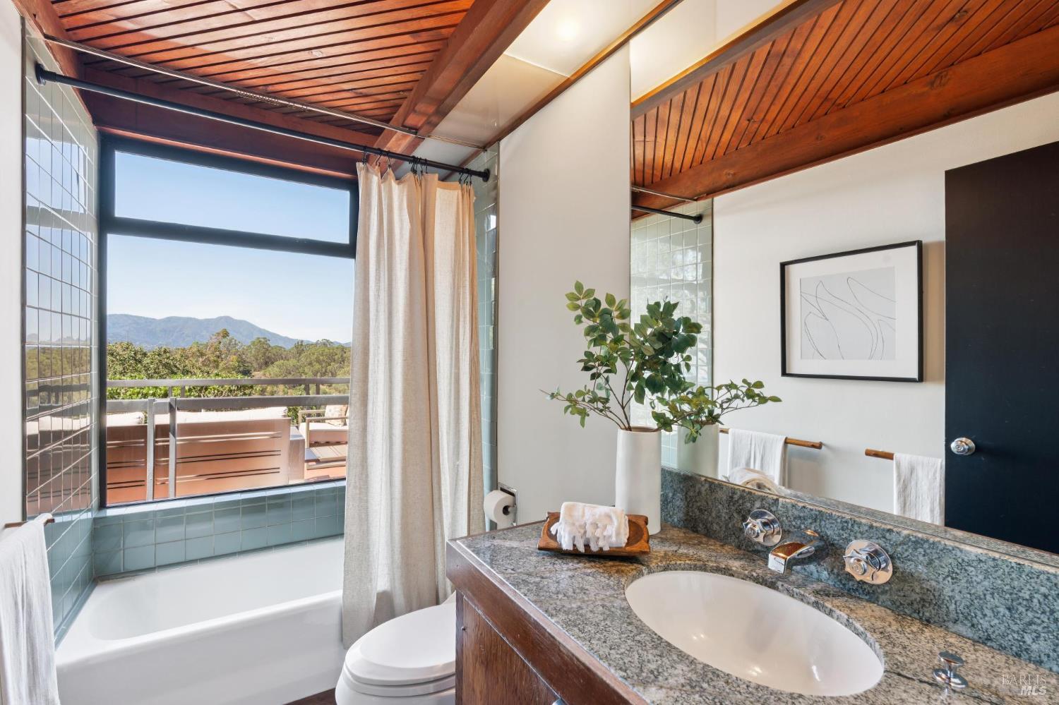 Detail Gallery Image 20 of 31 For 290 Currey Ln, Sausalito,  CA 94965 - 2 Beds | 1 Baths