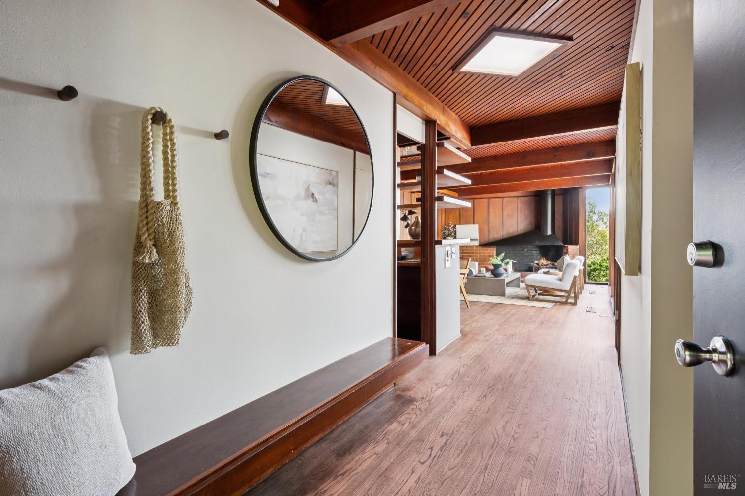 Detail Gallery Image 5 of 31 For 290 Currey Ln, Sausalito,  CA 94965 - 2 Beds | 1 Baths