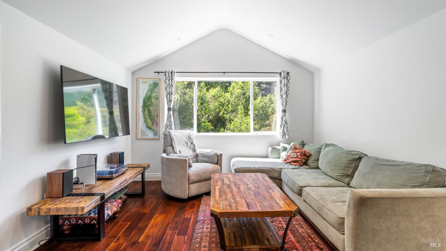 Detail Gallery Image 13 of 64 For 20 Corona Ave, Lagunitas,  CA 94938 - 2 Beds | 2 Baths