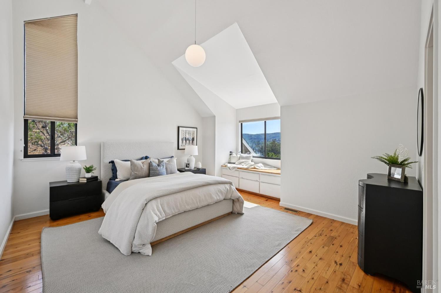 Detail Gallery Image 25 of 44 For 4 Milland Ct, Mill Valley,  CA 94941 - 3 Beds | 2/1 Baths