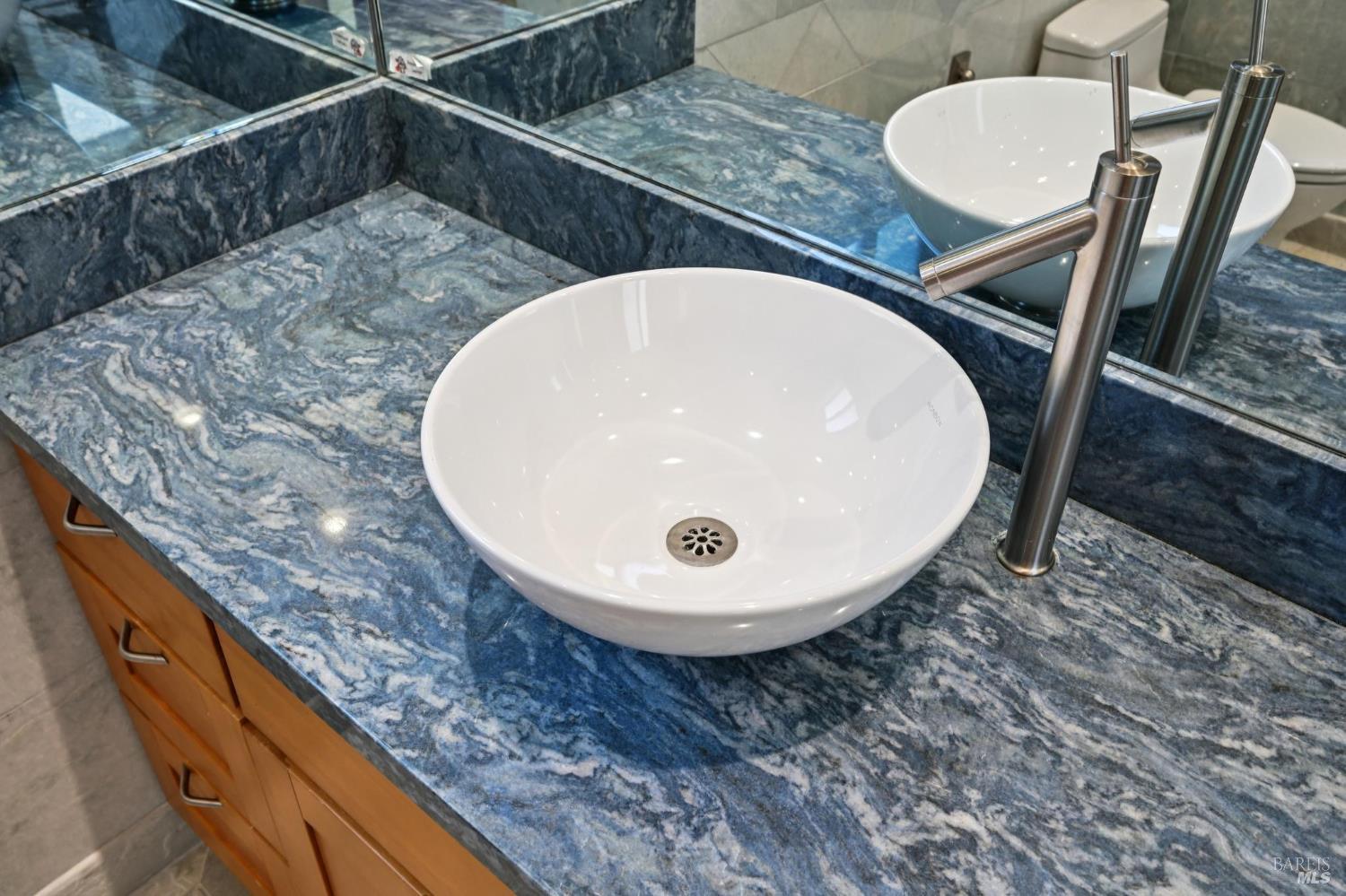 Detail Gallery Image 38 of 44 For 4 Milland Ct, Mill Valley,  CA 94941 - 3 Beds | 2/1 Baths