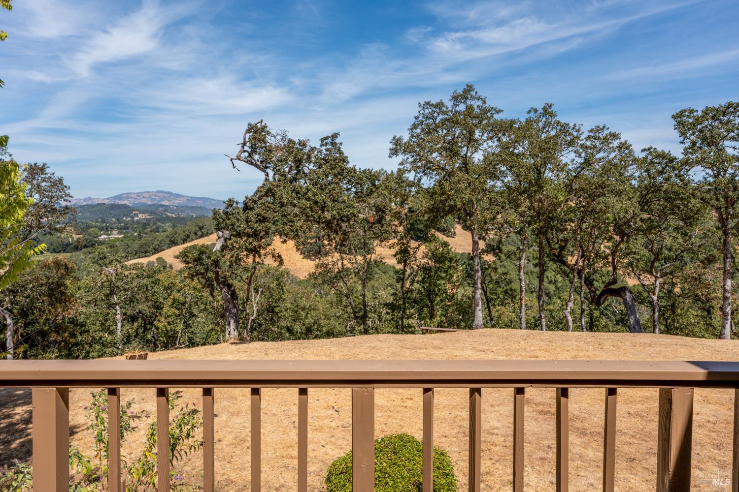 Detail Gallery Image 32 of 49 For 1500 Deerwood Dr, Ukiah,  CA 95482 - 3 Beds | 3 Baths