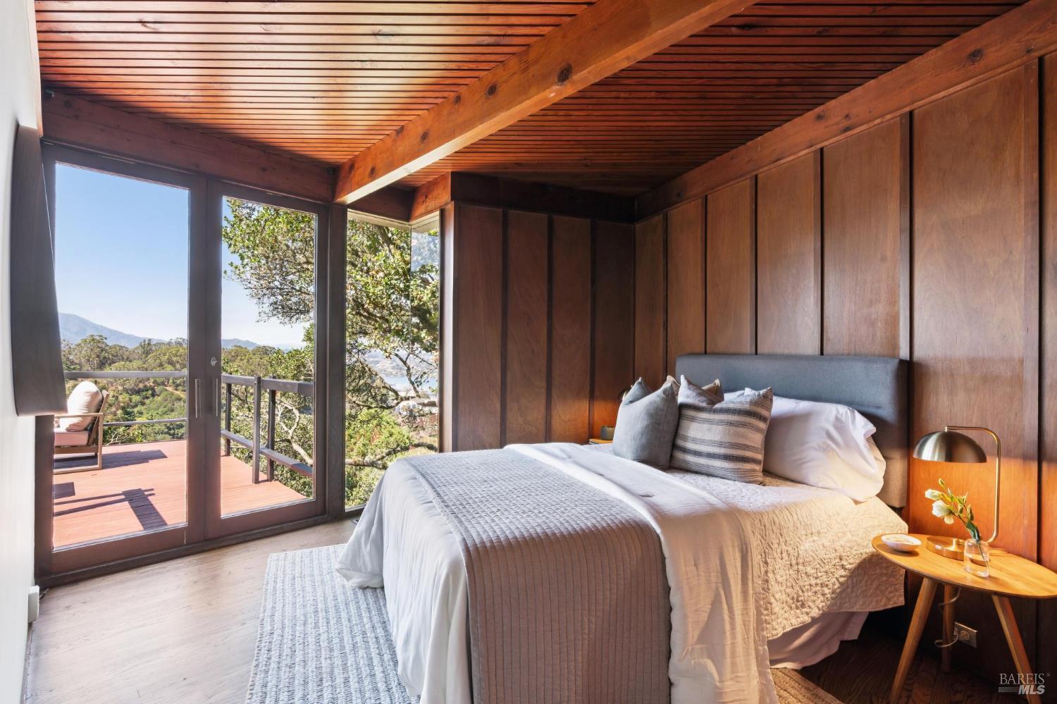 Detail Gallery Image 19 of 31 For 290 Currey Ln, Sausalito,  CA 94965 - 2 Beds | 1 Baths
