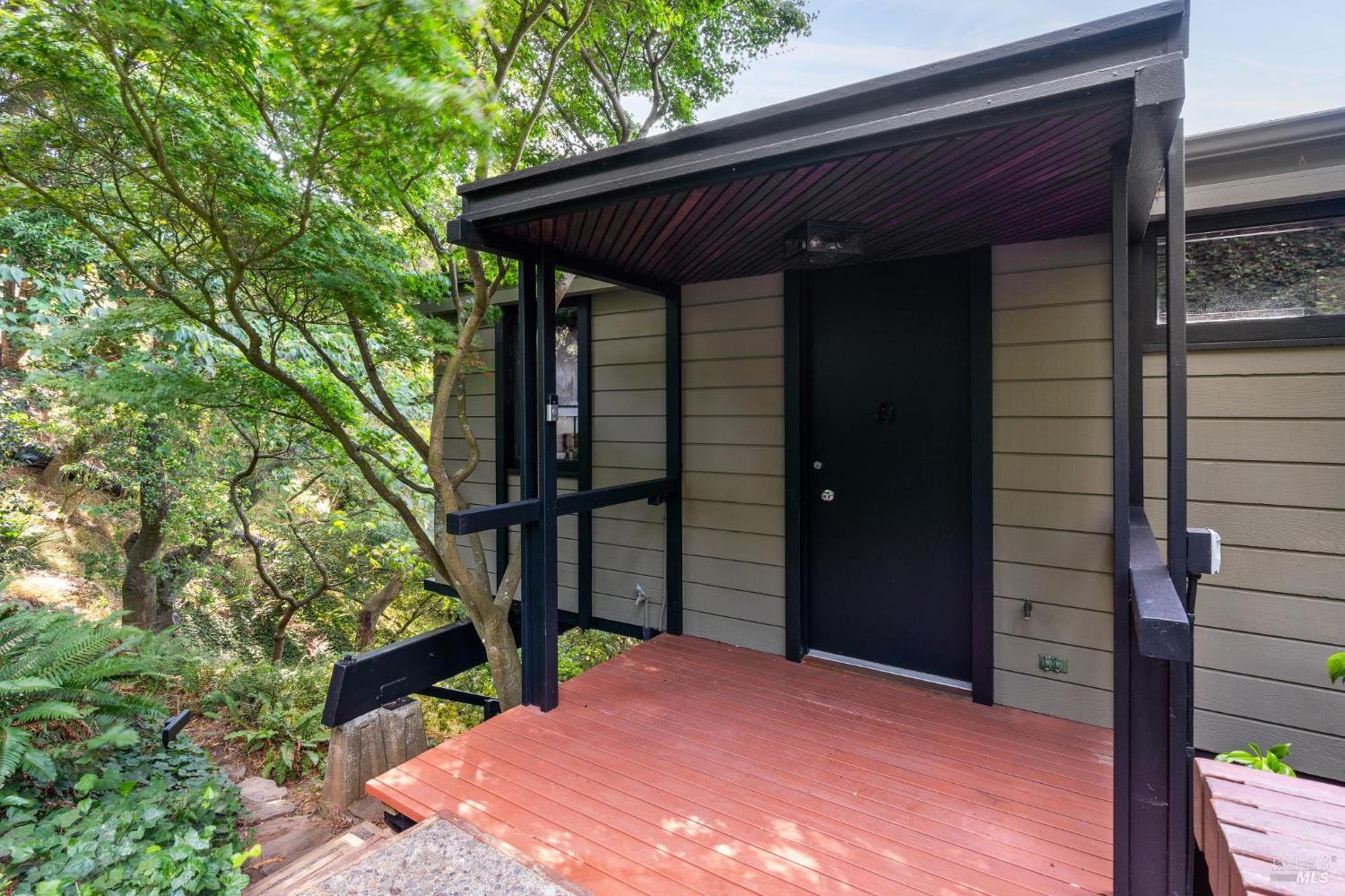 Detail Gallery Image 4 of 31 For 290 Currey Ln, Sausalito,  CA 94965 - 2 Beds | 1 Baths