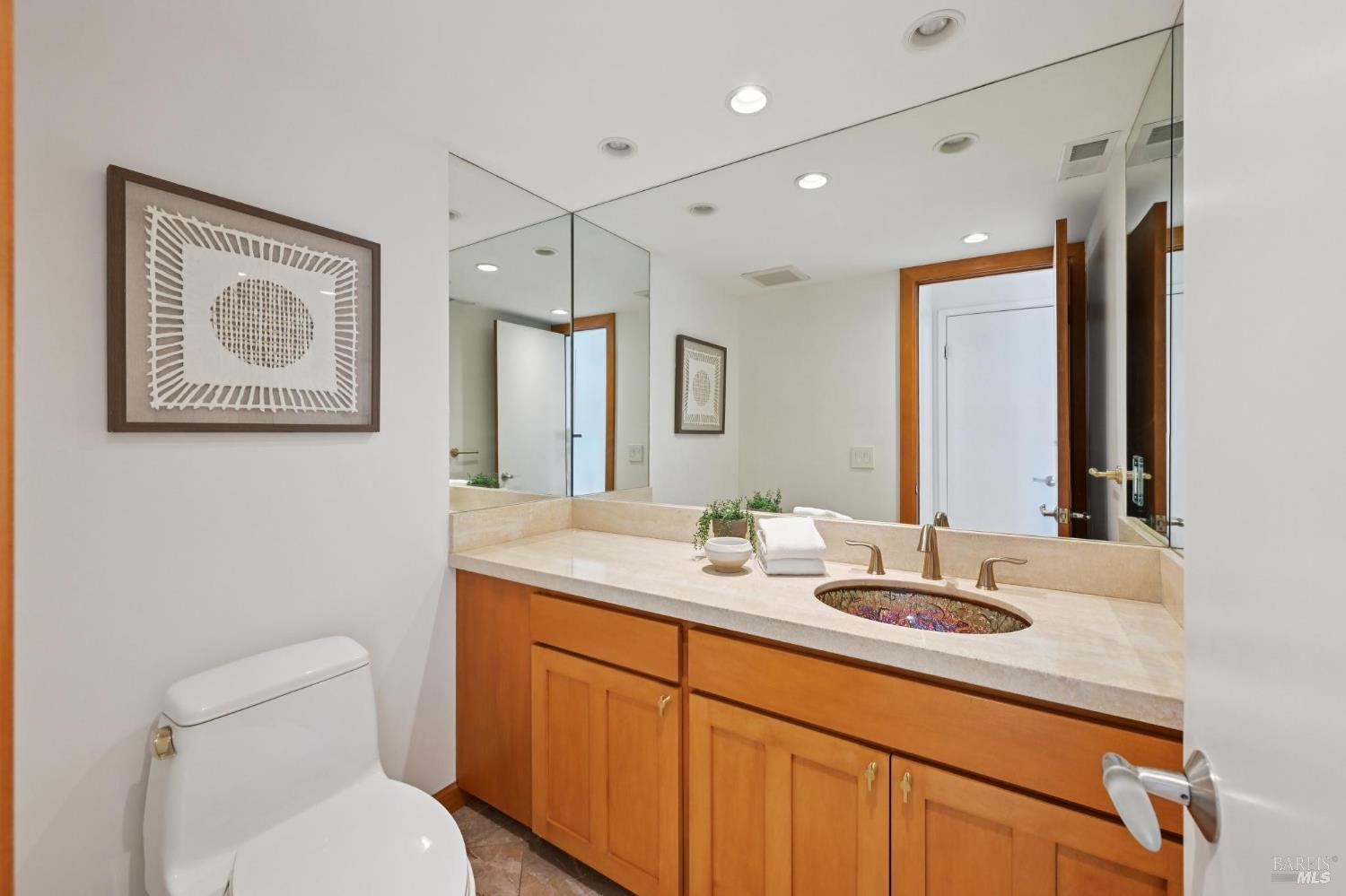Detail Gallery Image 22 of 44 For 4 Milland Ct, Mill Valley,  CA 94941 - 3 Beds | 2/1 Baths