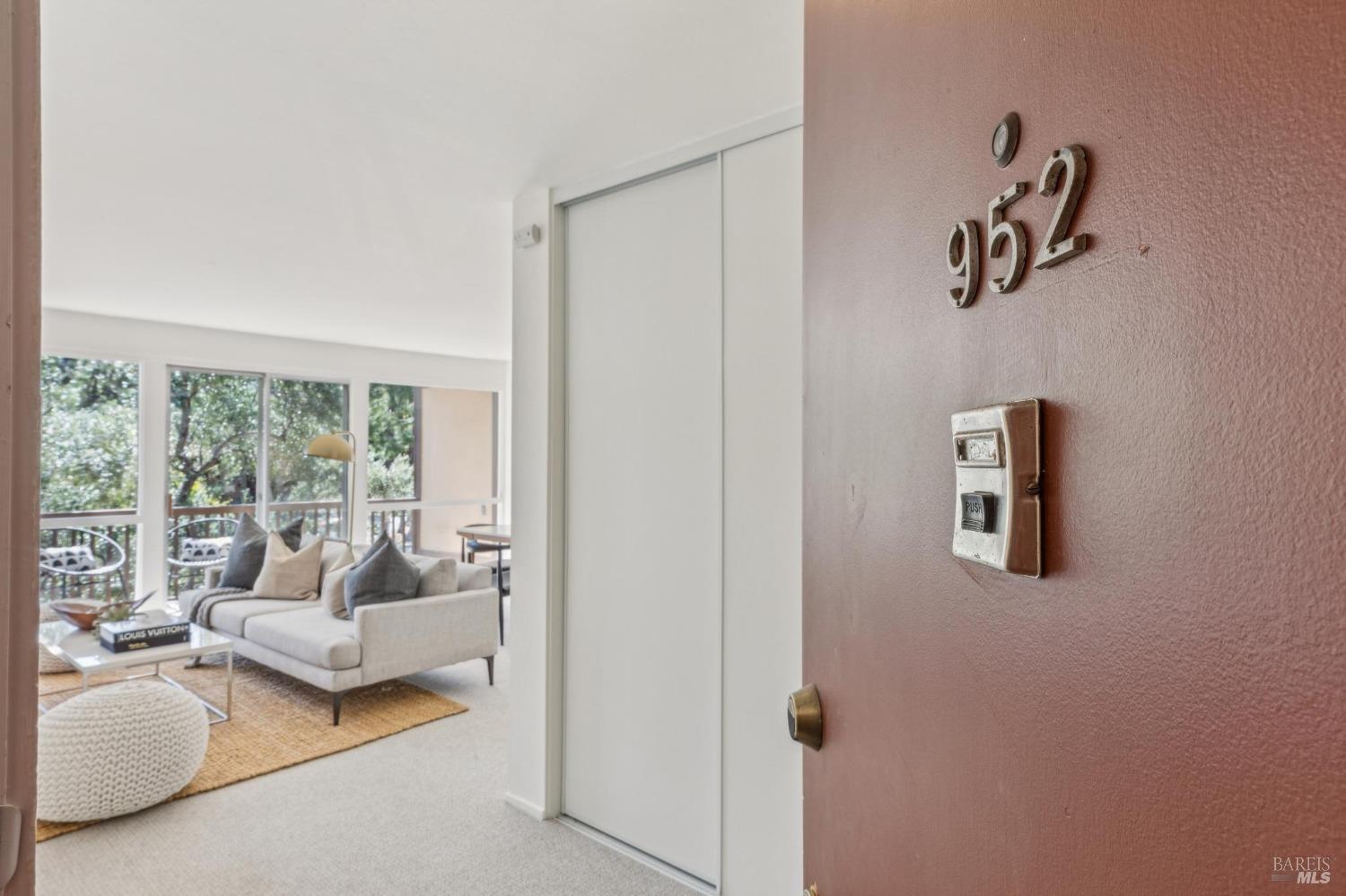 Detail Gallery Image 2 of 42 For 952 Lea Dr, San Rafael,  CA 94903 - 1 Beds | 1 Baths