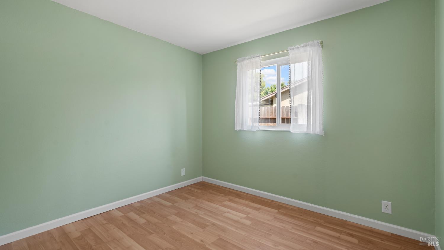 Detail Gallery Image 21 of 36 For 720 E Creekside Cir, Dixon,  CA 95620 - 4 Beds | 2 Baths