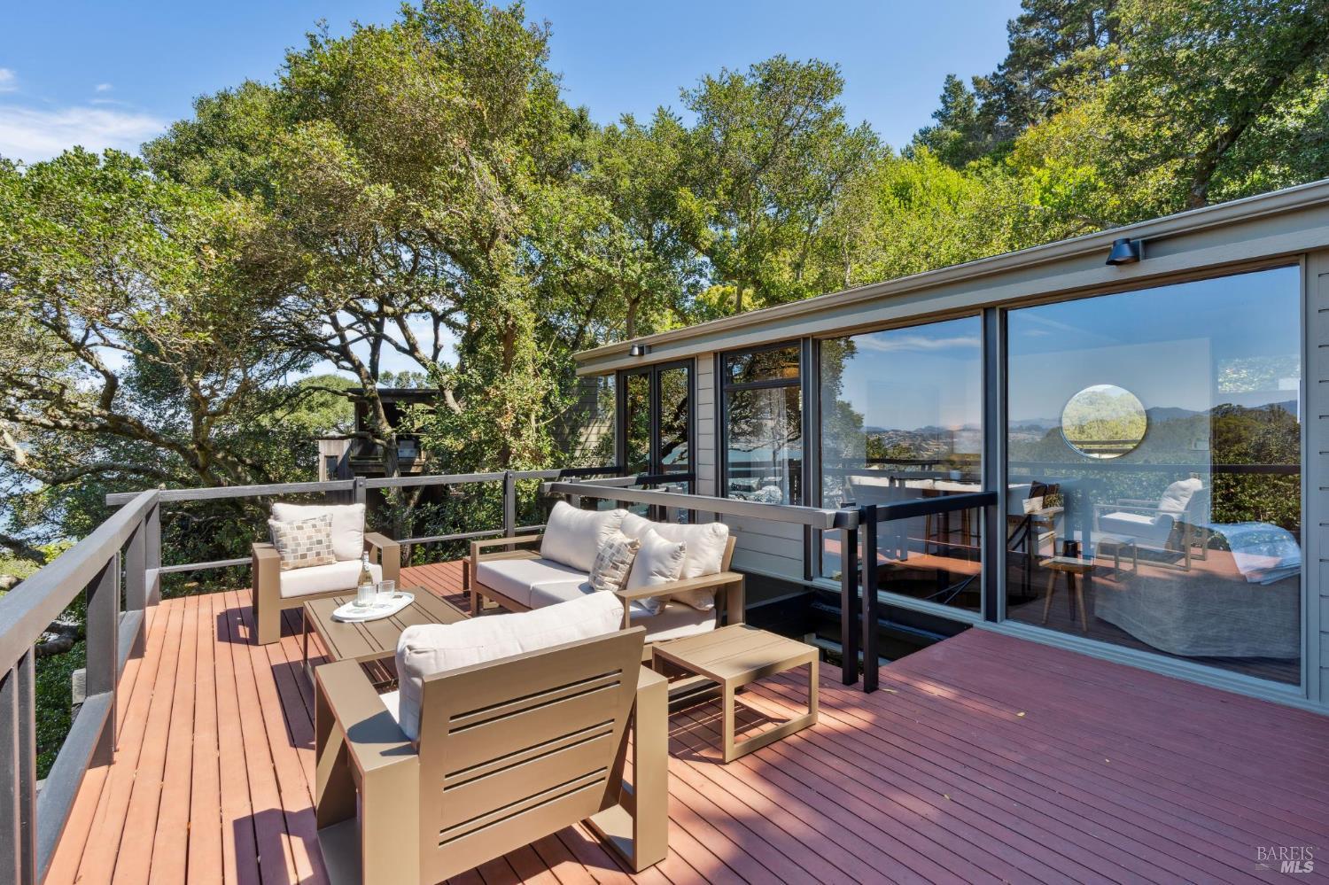Detail Gallery Image 16 of 31 For 290 Currey Ln, Sausalito,  CA 94965 - 2 Beds | 1 Baths