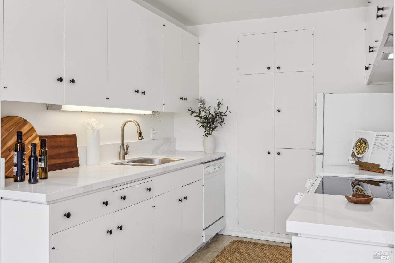 Detail Gallery Image 10 of 42 For 952 Lea Dr, San Rafael,  CA 94903 - 1 Beds | 1 Baths