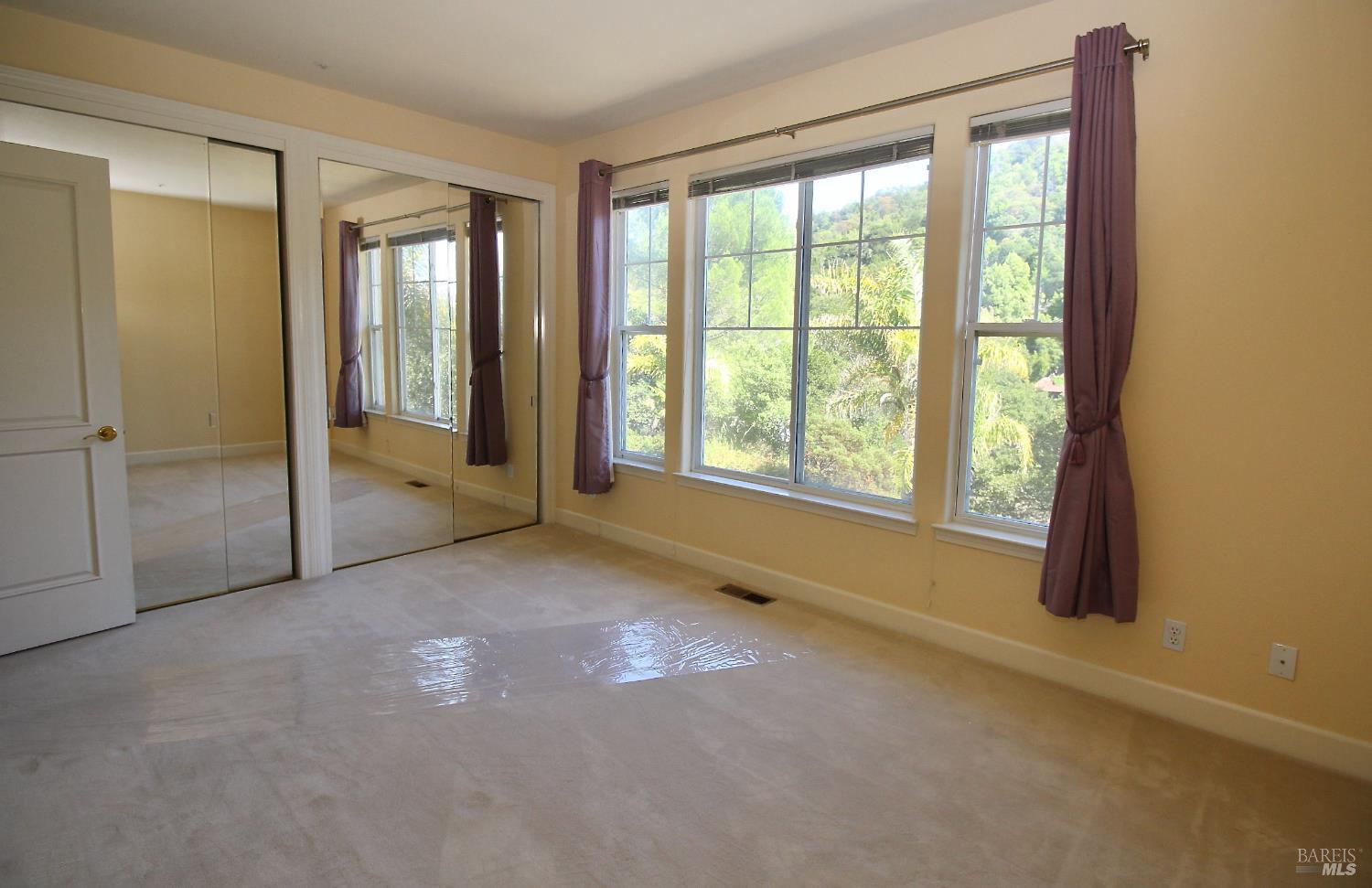 Detail Gallery Image 13 of 26 For 6 Leona Dr, San Rafael,  CA 94903 - 5 Beds | 3/1 Baths