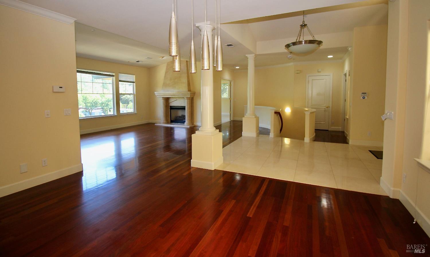 Detail Gallery Image 4 of 26 For 6 Leona Dr, San Rafael,  CA 94903 - 5 Beds | 3/1 Baths