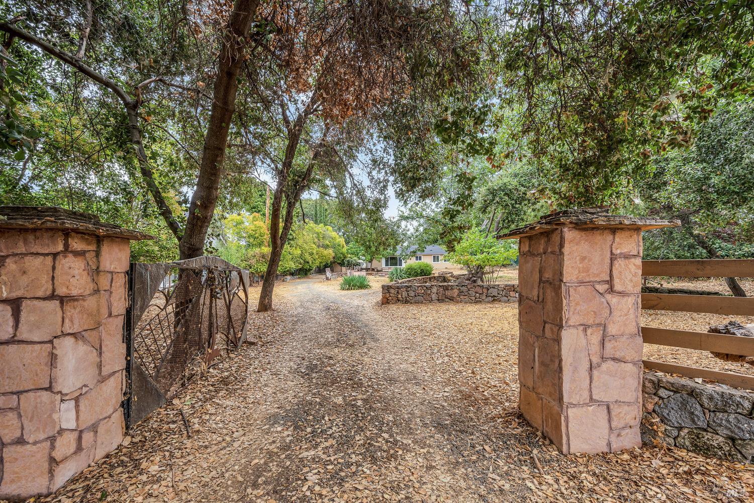 Detail Gallery Image 18 of 34 For 1870 Westlake Dr, Kelseyville,  CA 95451 - 4 Beds | 2 Baths