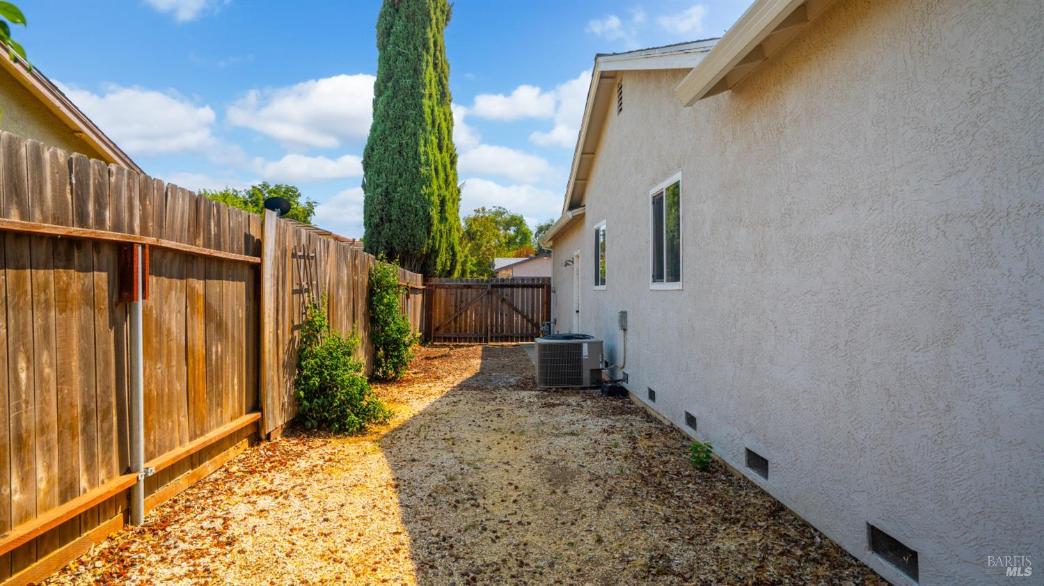 Detail Gallery Image 35 of 36 For 720 E Creekside Cir, Dixon,  CA 95620 - 4 Beds | 2 Baths