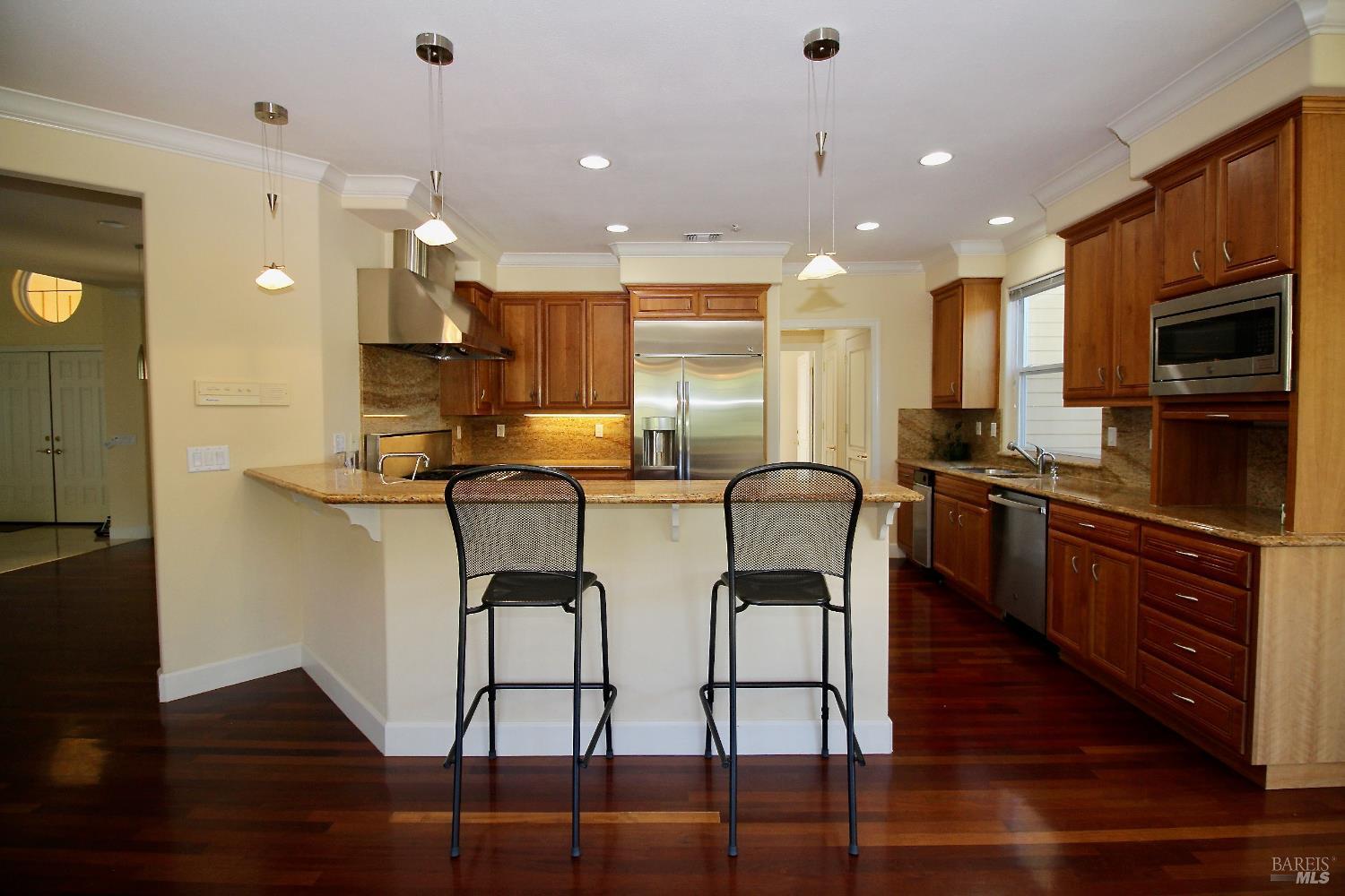 Detail Gallery Image 3 of 26 For 6 Leona Dr, San Rafael,  CA 94903 - 5 Beds | 3/1 Baths