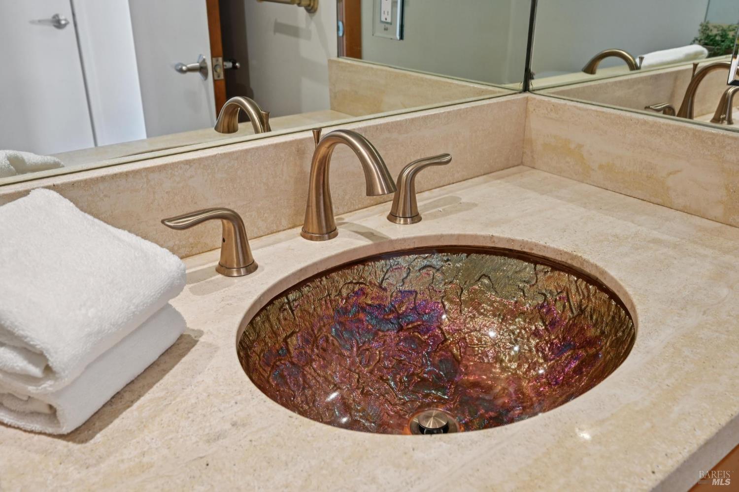 Detail Gallery Image 23 of 44 For 4 Milland Ct, Mill Valley,  CA 94941 - 3 Beds | 2/1 Baths