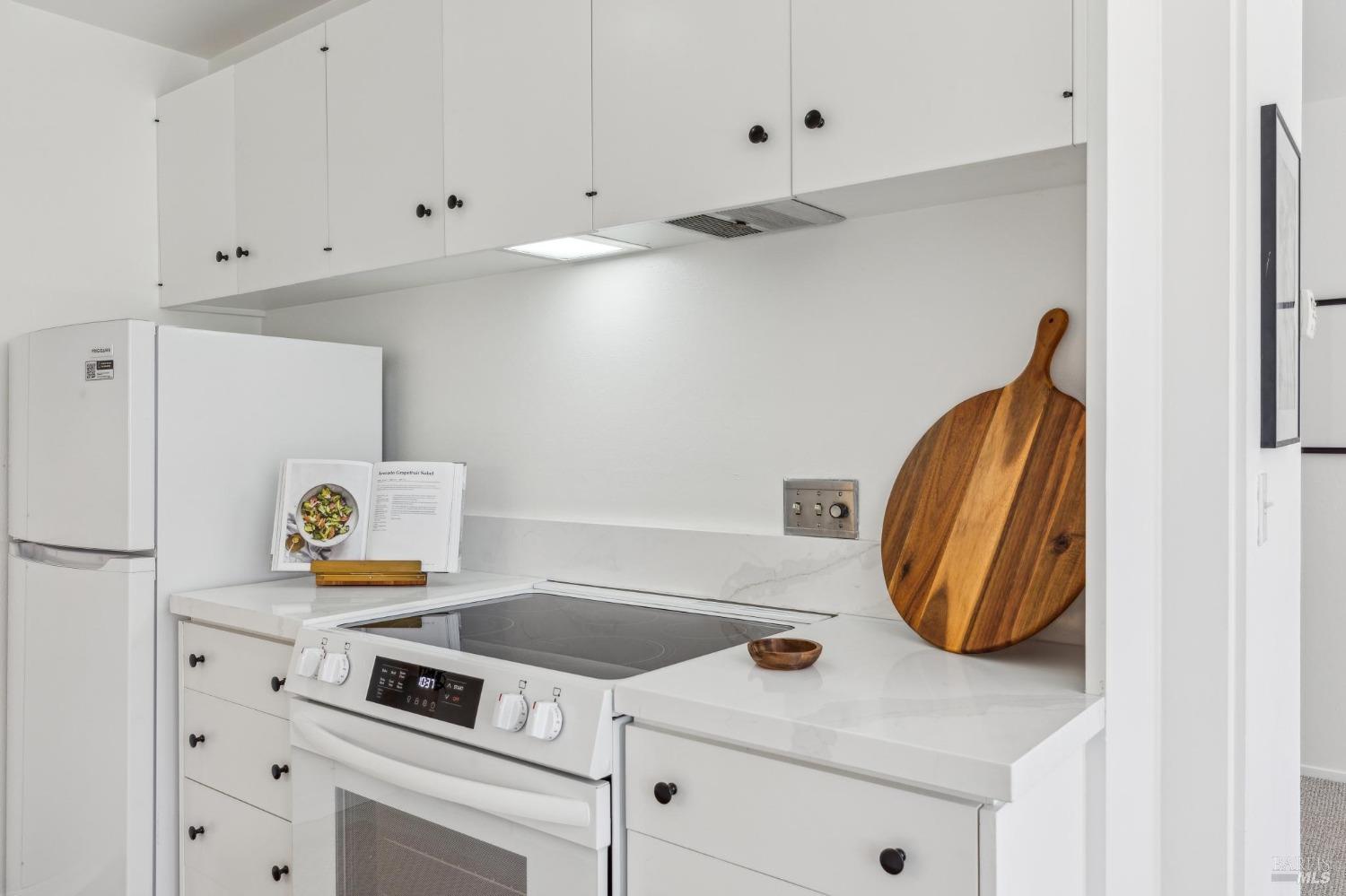 Detail Gallery Image 11 of 42 For 952 Lea Dr, San Rafael,  CA 94903 - 1 Beds | 1 Baths