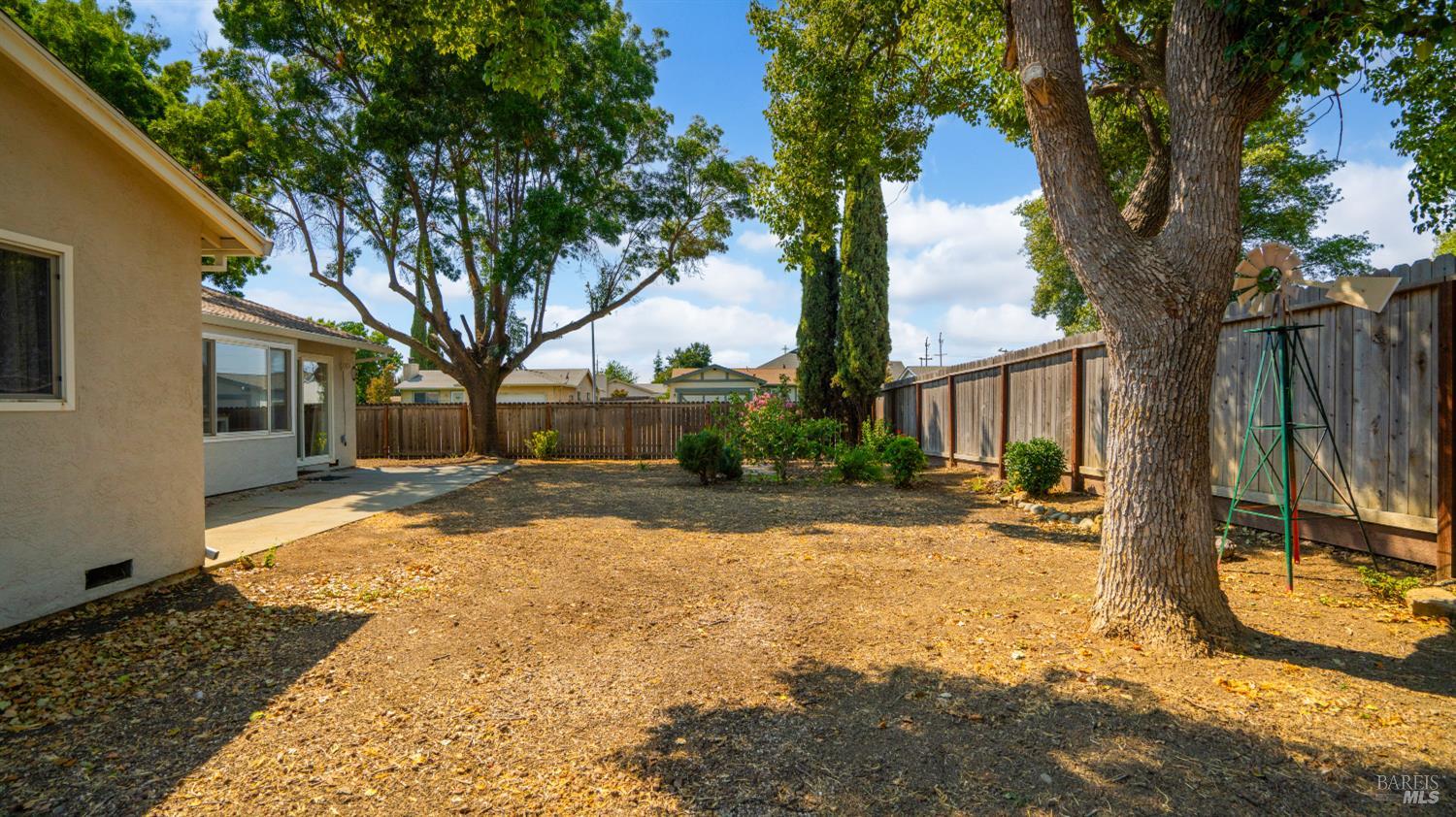 Detail Gallery Image 33 of 36 For 720 E Creekside Cir, Dixon,  CA 95620 - 4 Beds | 2 Baths