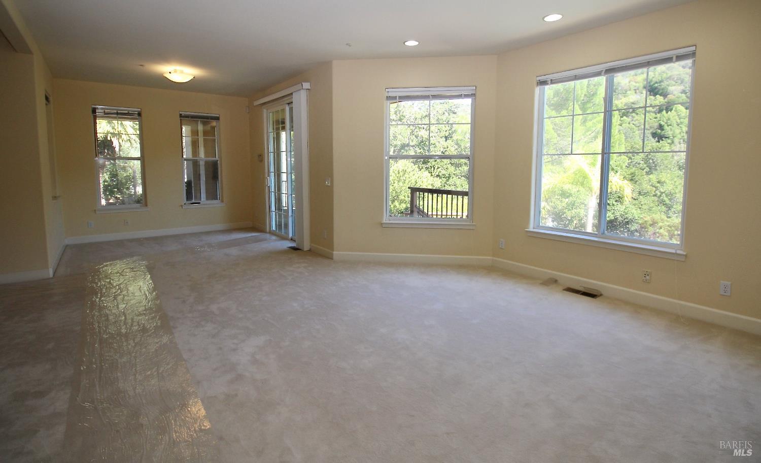 Detail Gallery Image 16 of 26 For 6 Leona Dr, San Rafael,  CA 94903 - 5 Beds | 3/1 Baths