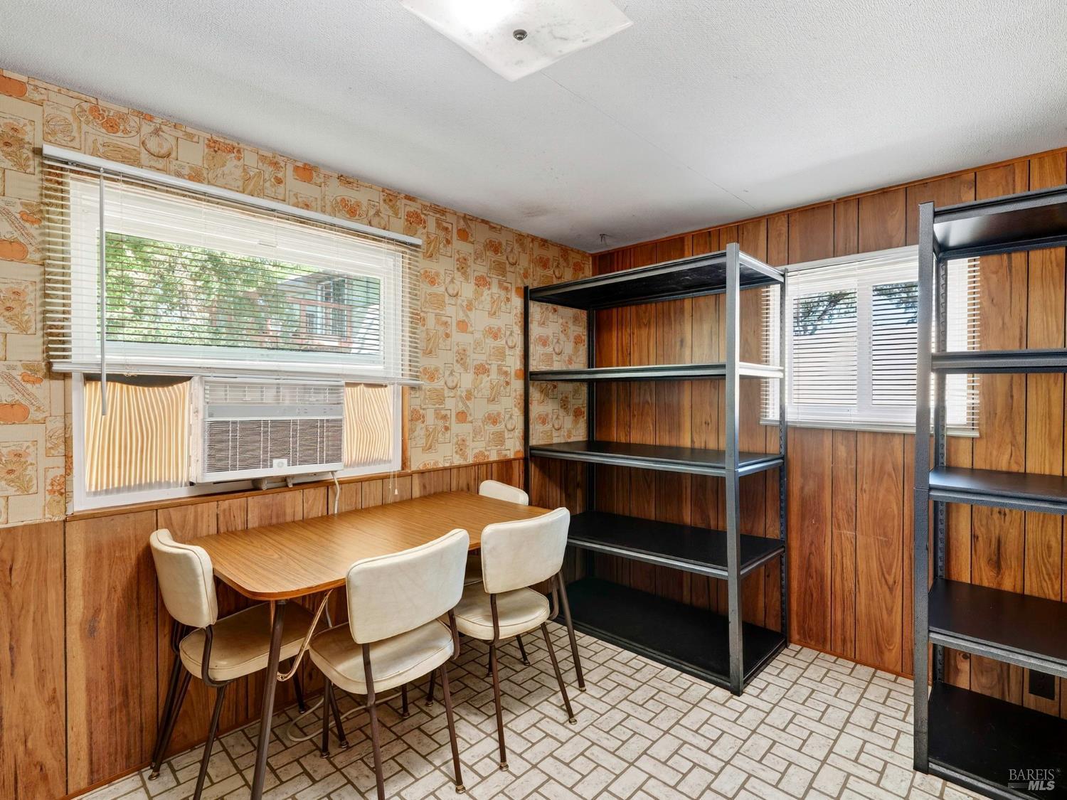 Detail Gallery Image 10 of 50 For 16715 Cache Creek Ln, Clearlake,  CA 95422 - 2 Beds | 1 Baths