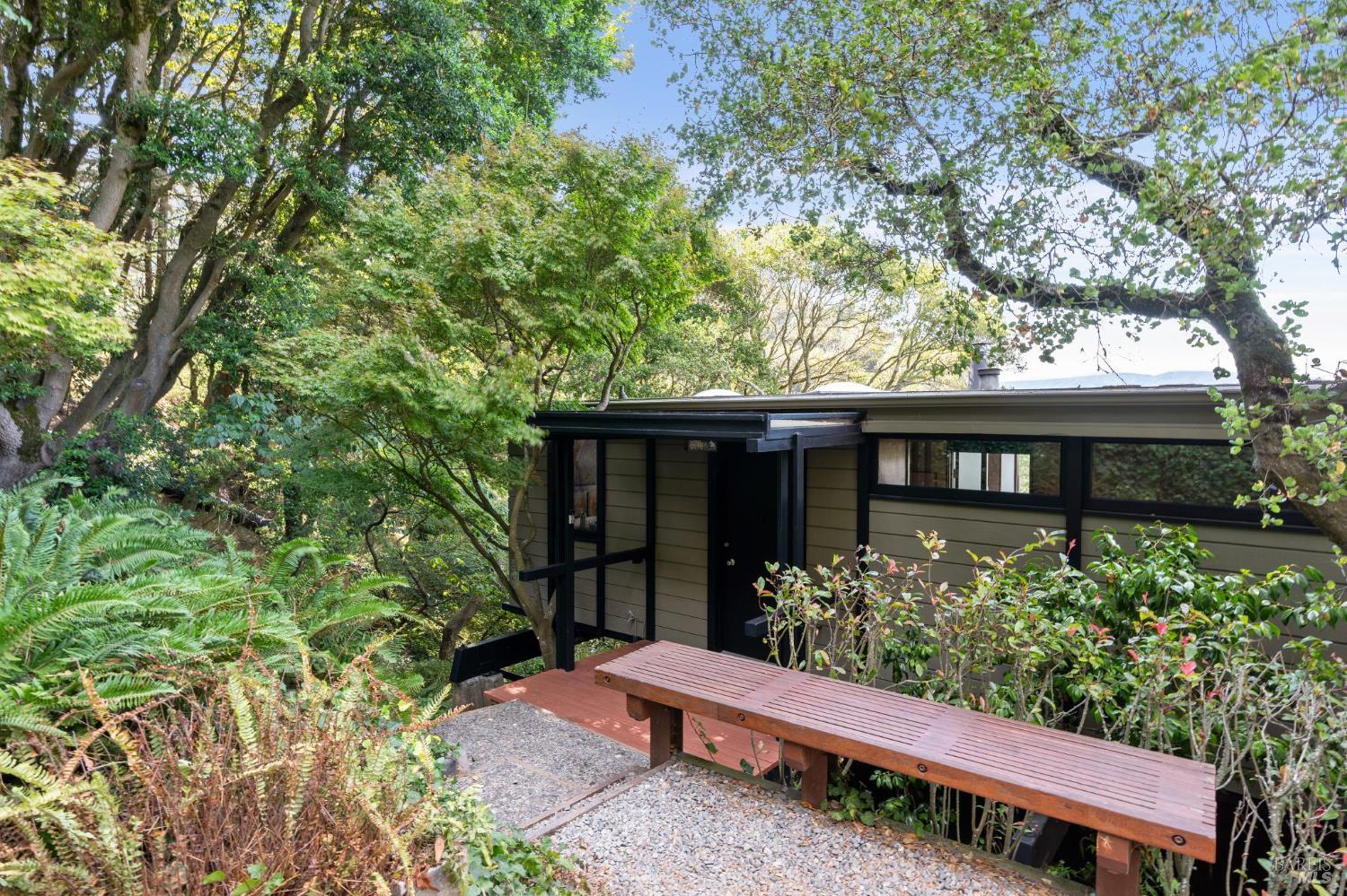 Detail Gallery Image 3 of 31 For 290 Currey Ln, Sausalito,  CA 94965 - 2 Beds | 1 Baths
